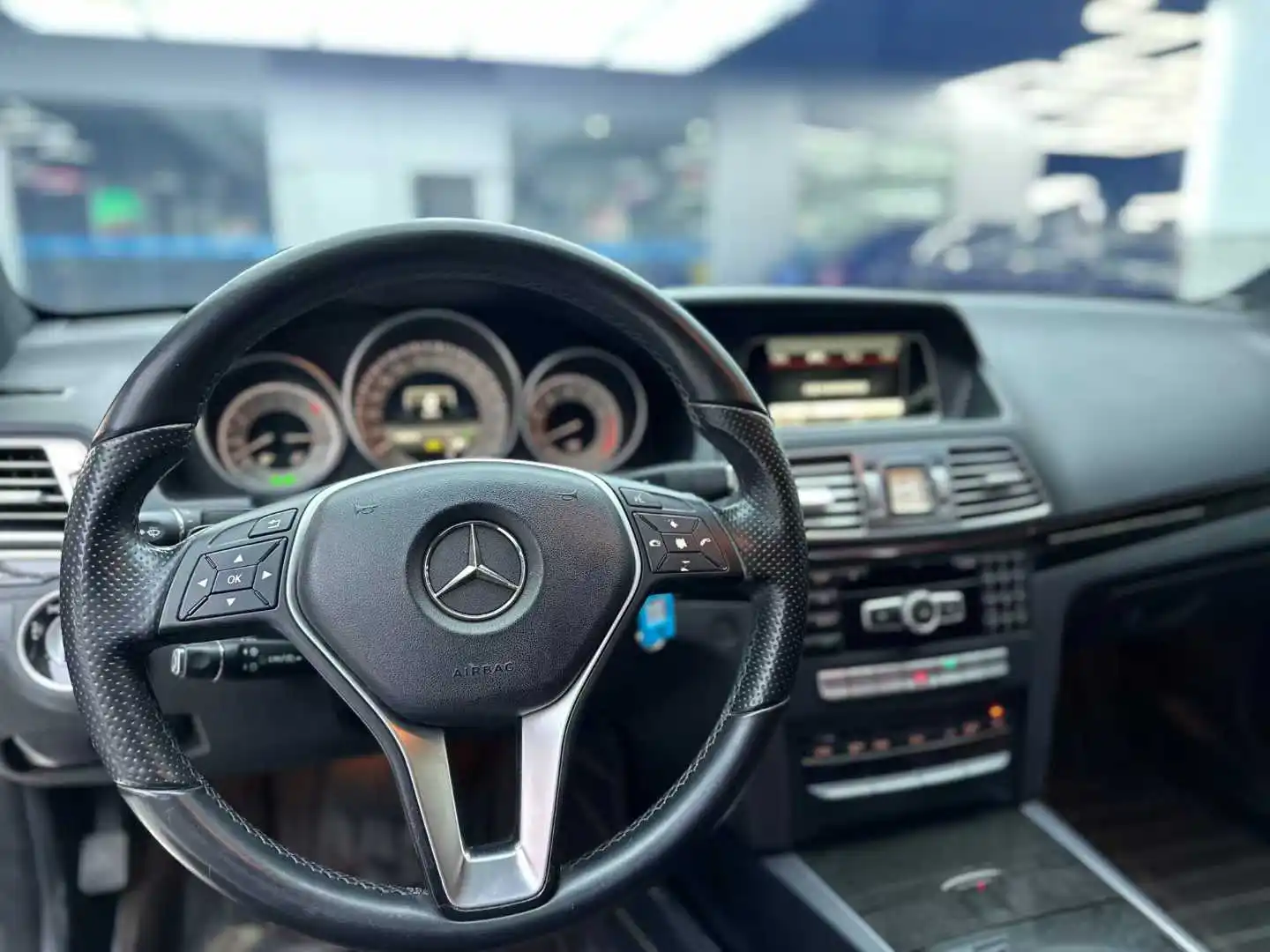 Luxury Cars 2014 MERCEDES BENZ E200 Couple 2.0T Automatic Rear Wheel Drive used cars