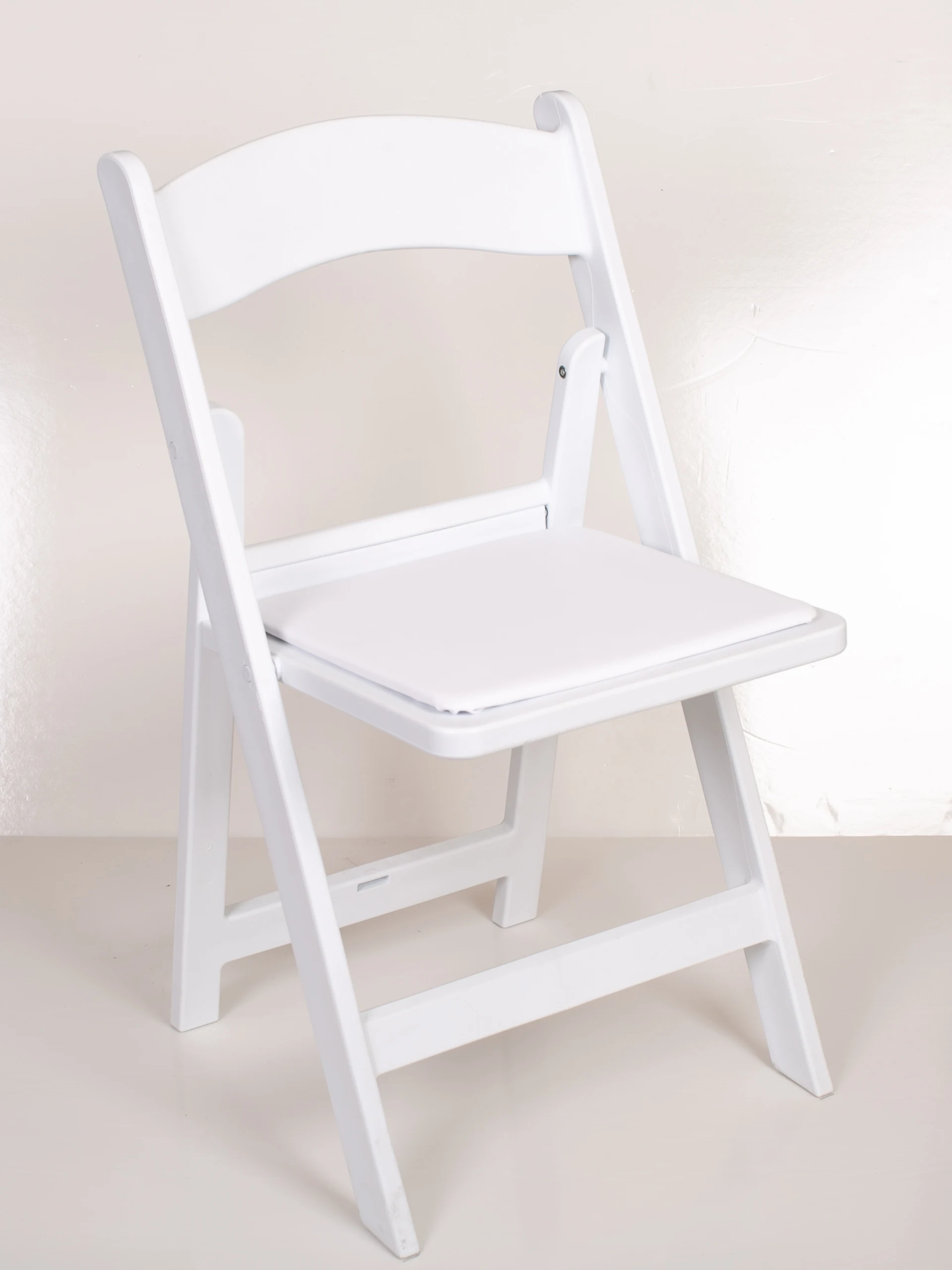 Wholesale Cheap Price Wedding Hotel Banquet Outdoor Garden Stackable Restaurant Dining White Plastic Folding Chair For Party