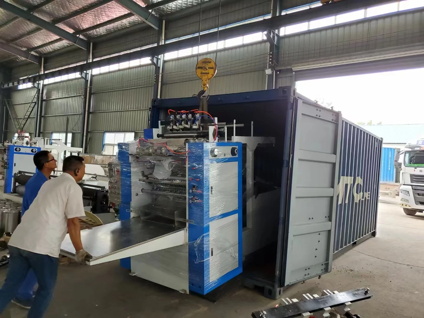 4 lanes facial toilet tissue papers production hine with automatic folding function