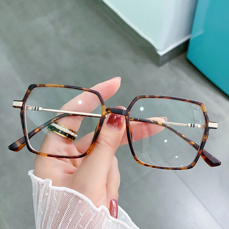 DOISYER  Wholesale latest design tr90 adult women 100% anti blue light filter glasses square eyeglasses for all face