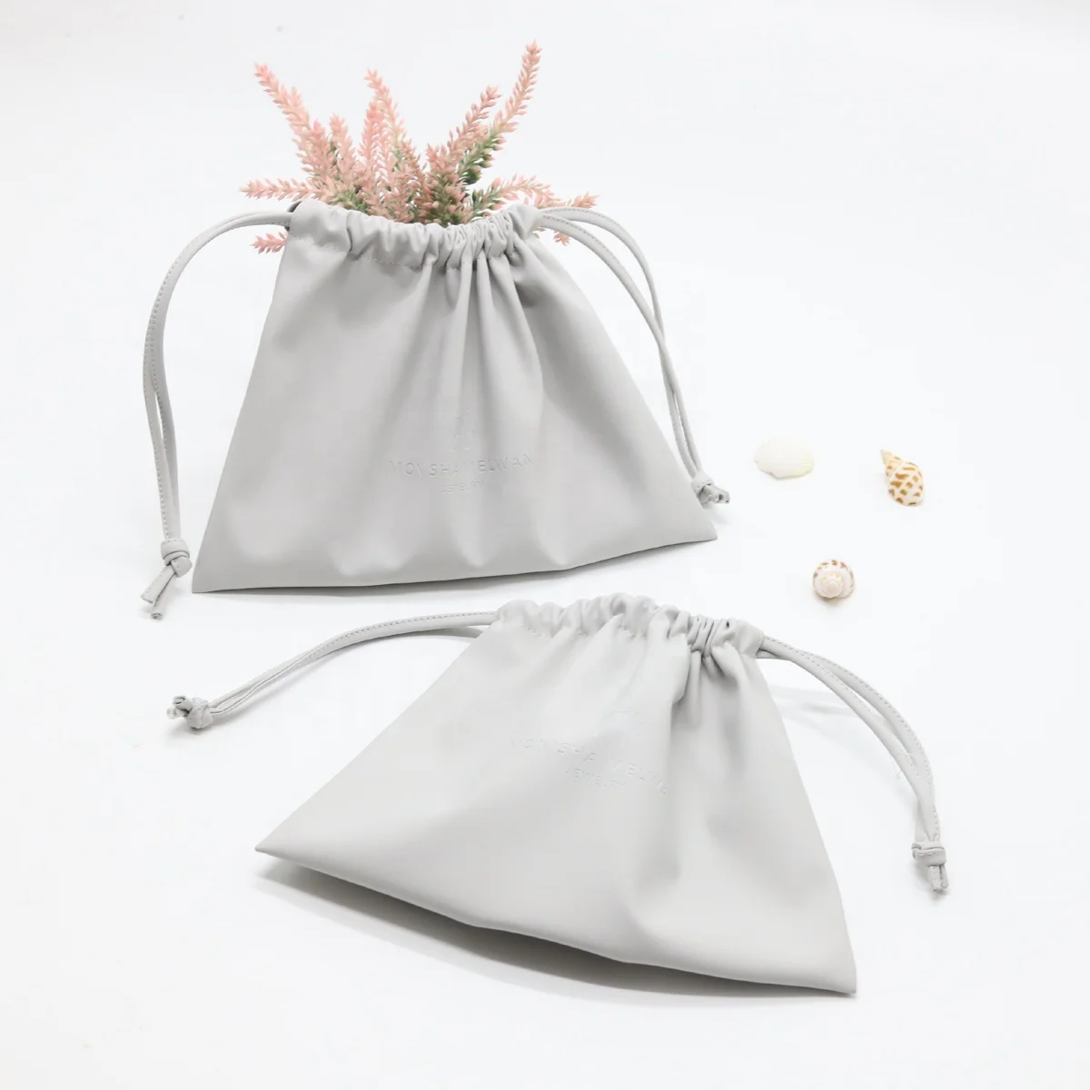 Custom Emboss Logo Gray Faux Leather Travel Cosmetic Dust Pouch High End Drawstring Pu Leather Gift Makeup Cosmetic Bag