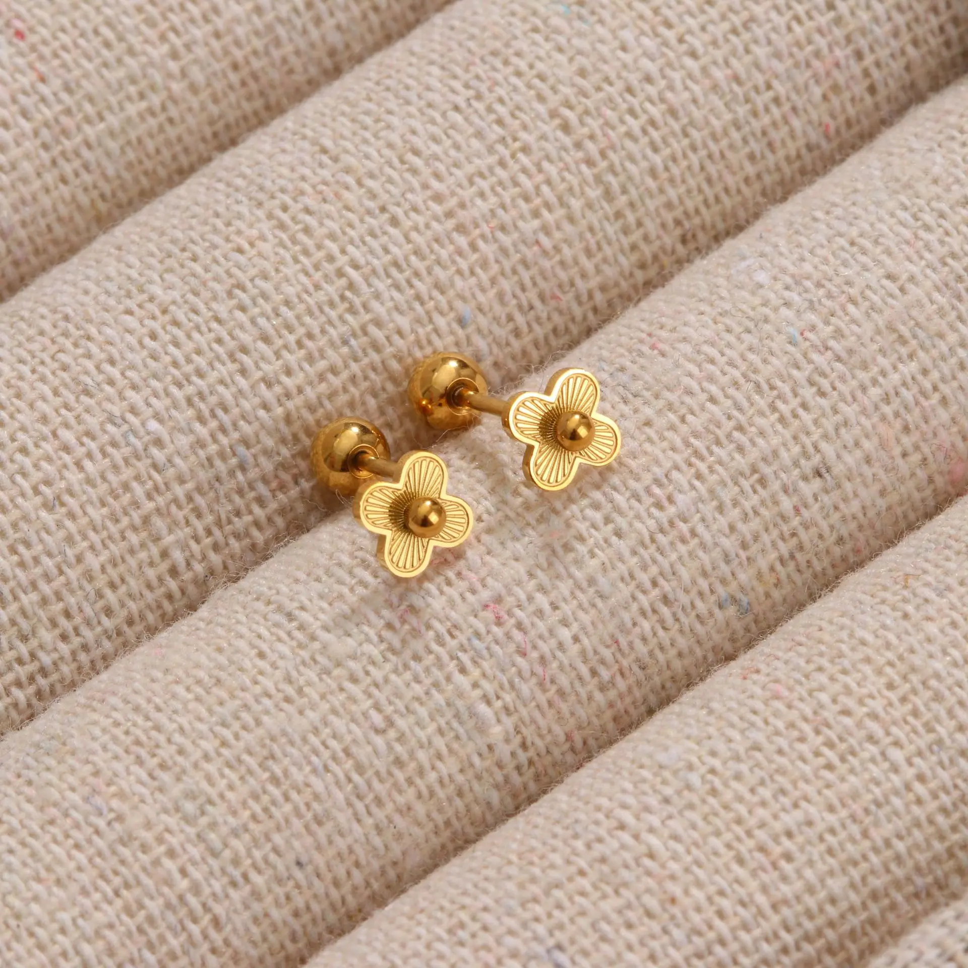 Factory Direct Titanium Steel Earring Puncture Red Ear Bone Nail Shaking Sound Net Bath Sleep Free Pick Stainless Steel ODM