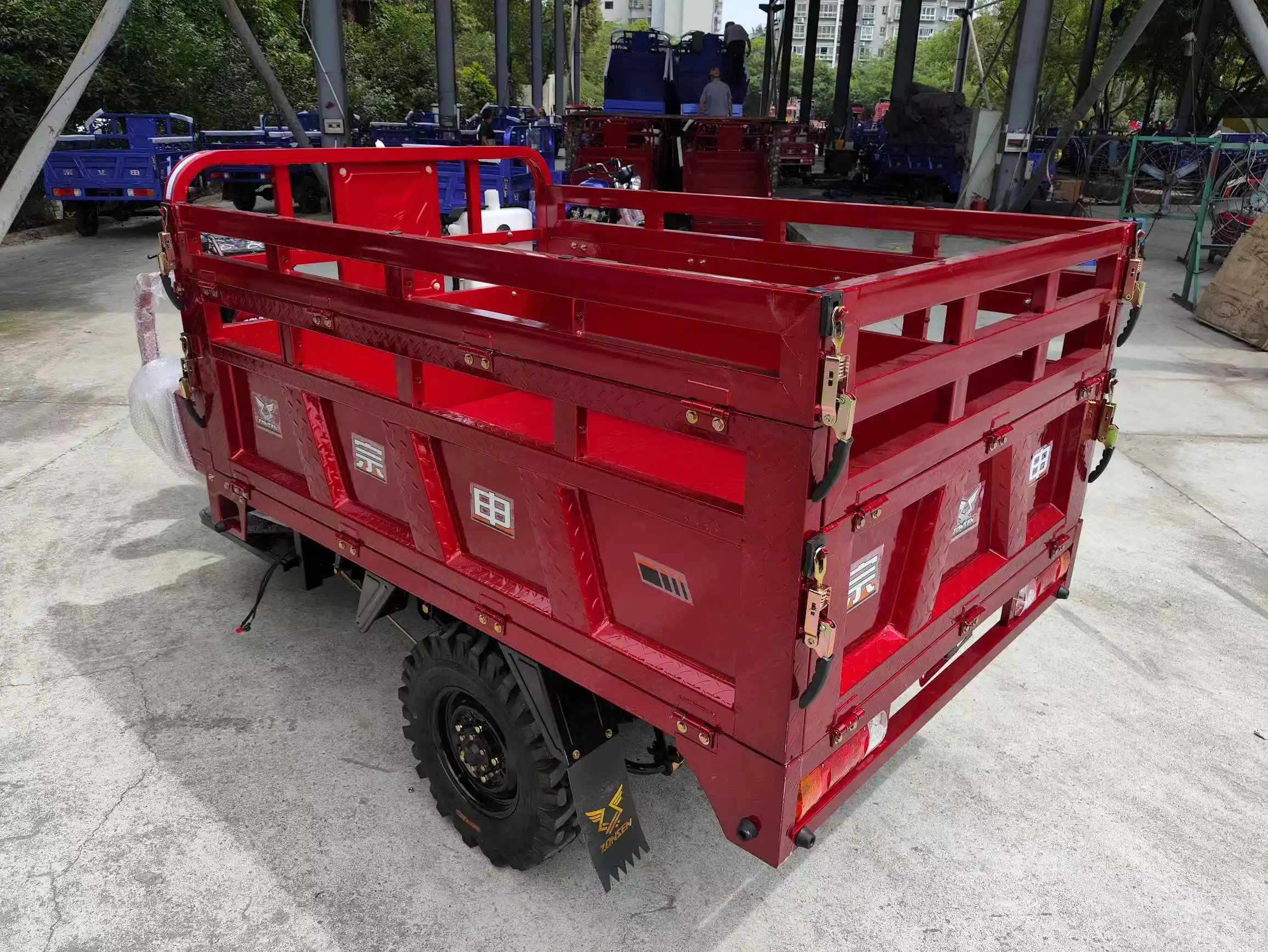 China ZonSen Tricycle 300cc 250cc 200cc Heavy Loader of Gasoline Oil 3 Wheels Motorcycle of Water Cooling Engine with Carburetor