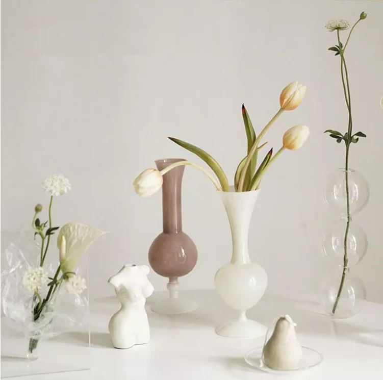 2022 Hot Selling French Glass Vintage Vase Luxury Small Flowers Vase Tabletop Glass Vases For Home Decor