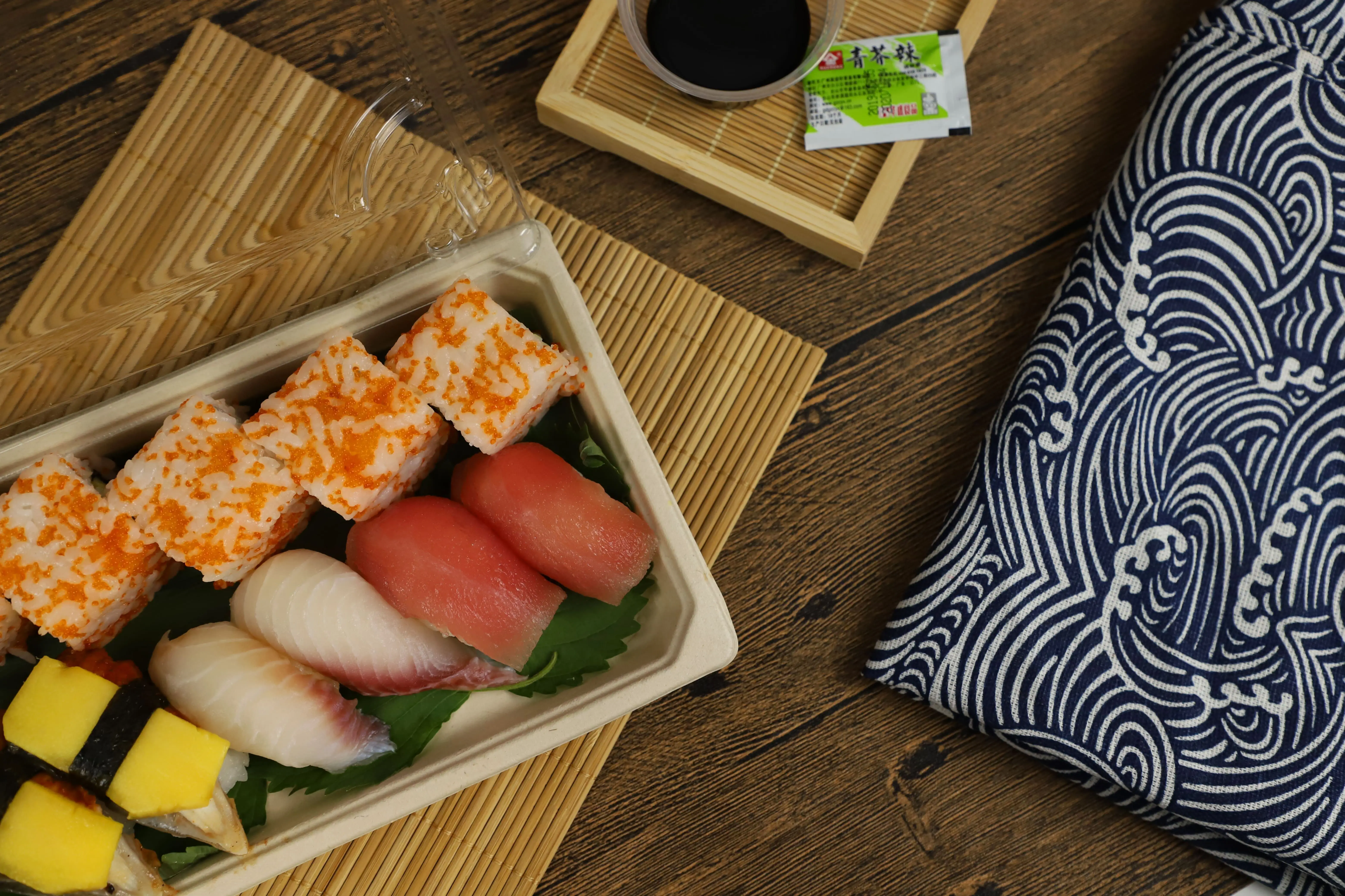 Free Sample Custom Disposable Take Away Plastic Serving Sushi Tray Food Plater