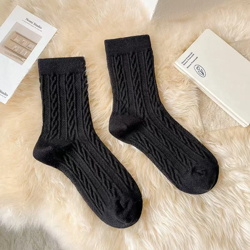 High Quality Custom Winter Korean Cotton Colorful Pattern Thick Knitted Tube Crew Women Socks
