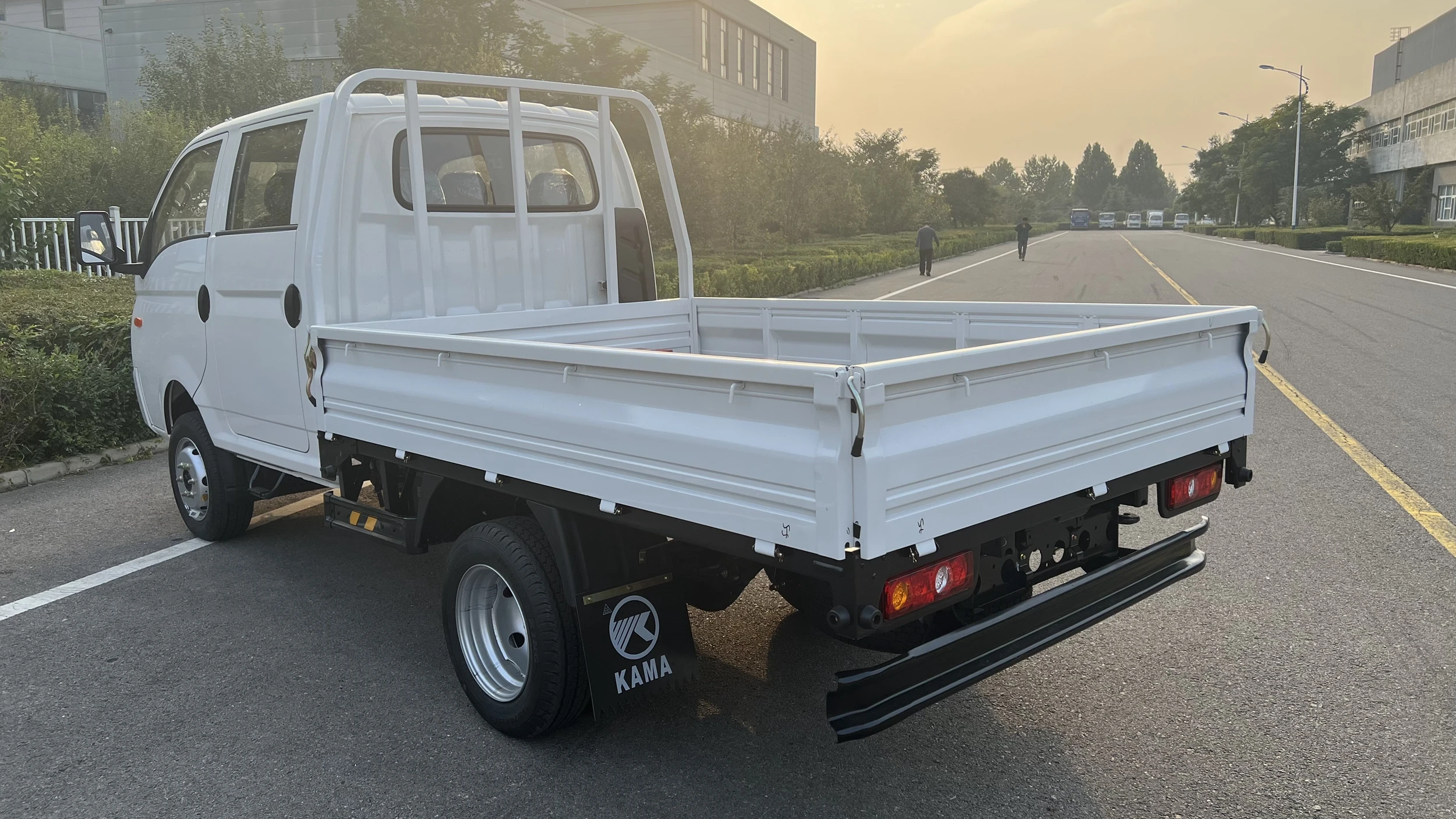 KAMA лидер продаж 4x2 мини-дизельный грузовой автомобиль двойная кабина с камерой заднего вида грузовые грузовики двойной кабиной евро 6