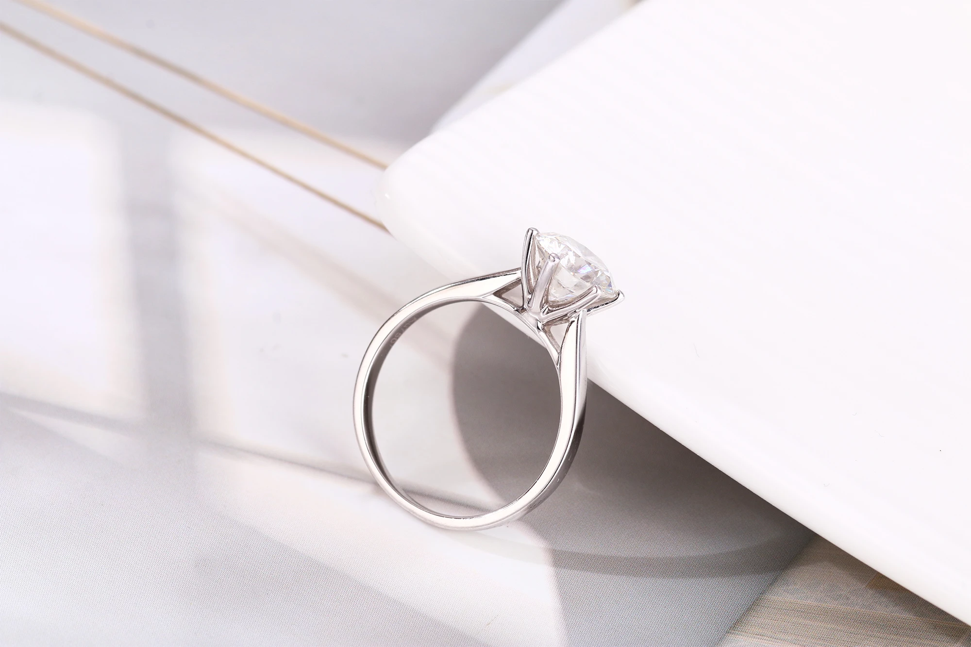 Megan Wholesale classic six prongs ring 14K 18K Gold Moisssanite Diamond Ring christmas gift love gift anniversary for lover