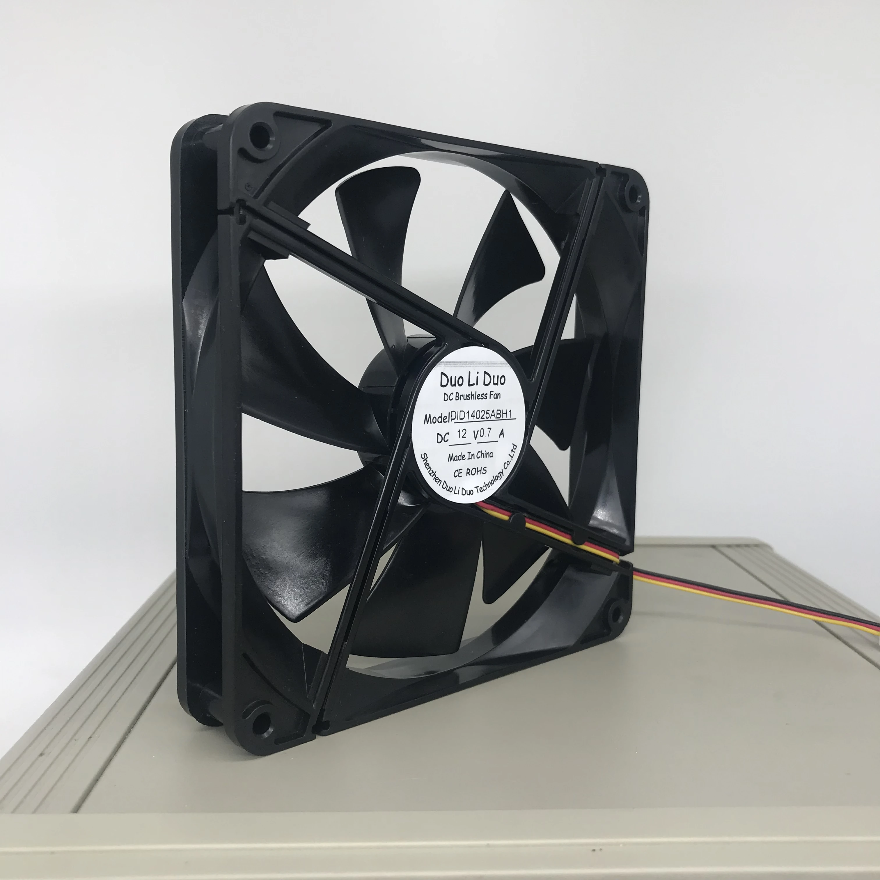 PC fan 140mm 2100rpm fan 12v 100 cfm 4pin dc 140*140*25 mm bldc motor fan low noise for greenhouse