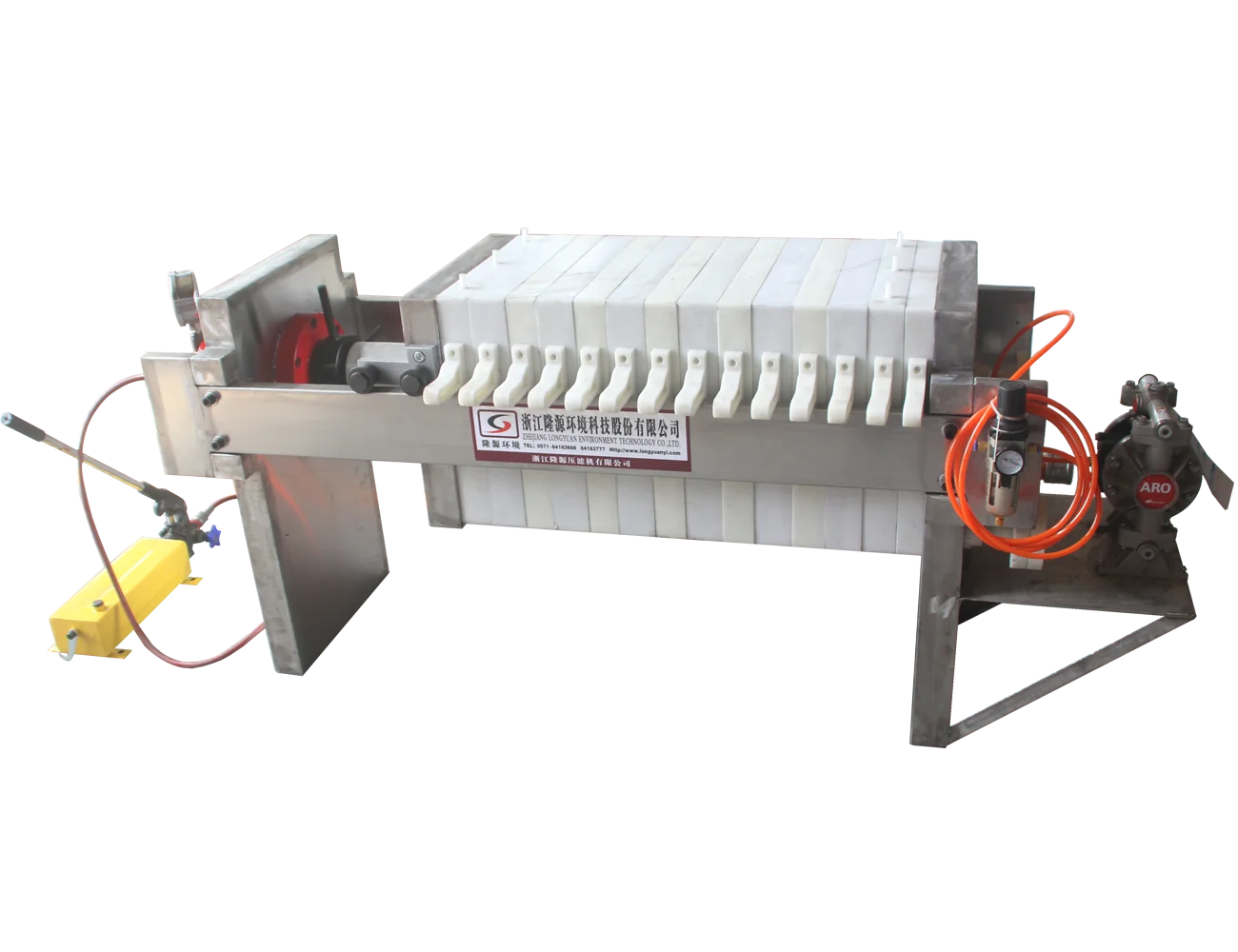 Small/miniature integrated manual filter press for filtering solids and liquids