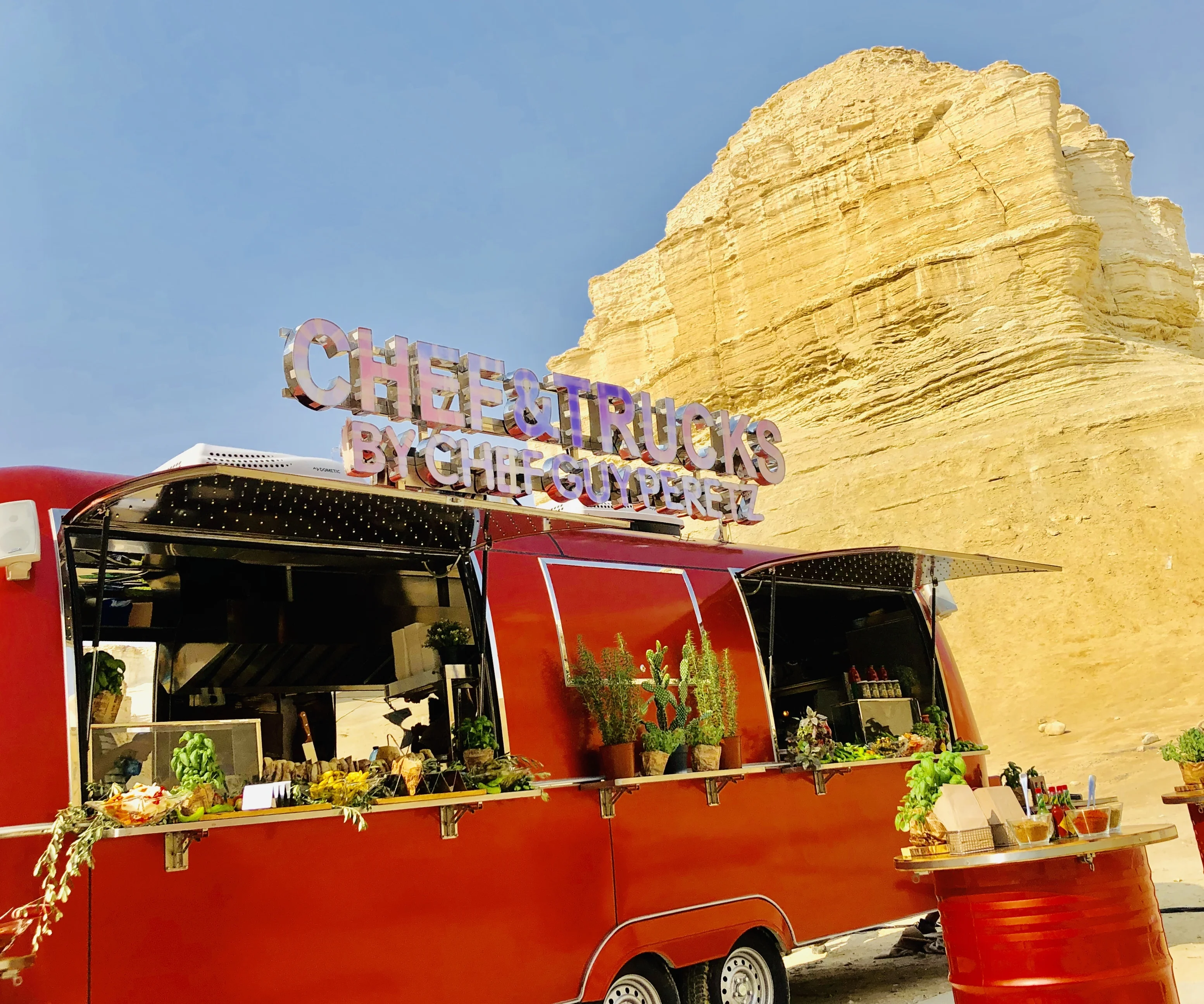 
New arrival airstream food caravan concession trailer fast food trailer roasted chicken crepe food trailer 