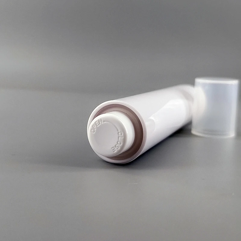 Hot sale 15ml cosmetic roll-on bottle empty airless bottles lockable 10ml eye cream massage container with S/S roller applicator