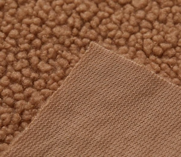 Флисовые вьющиеся искусственные меховые ткани коричневого цвета