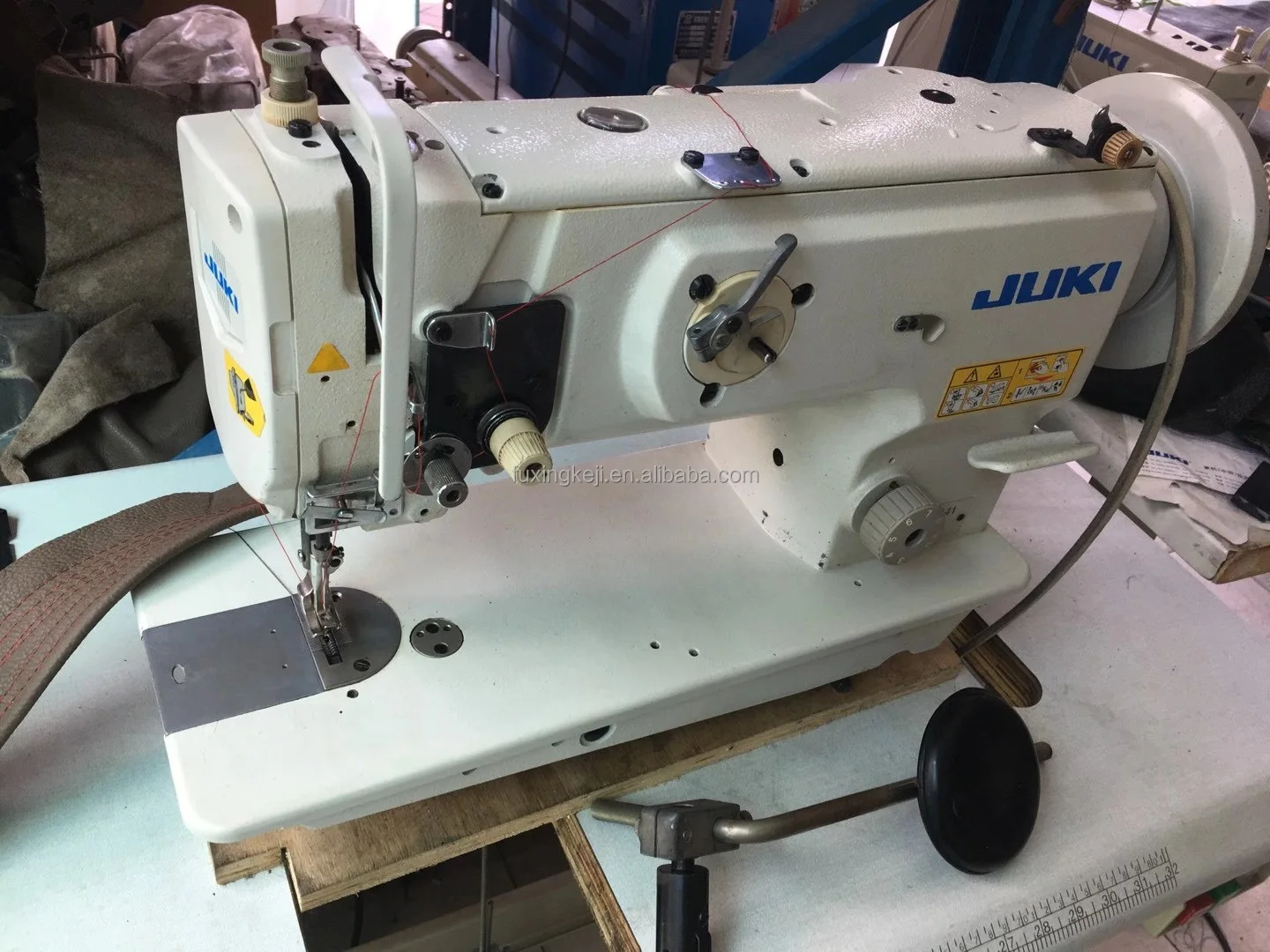 Used JUKIs DNU-1541 Walking Foot Sewing  Machine Single Needle Leather sewing machine industrial sewing machine with table