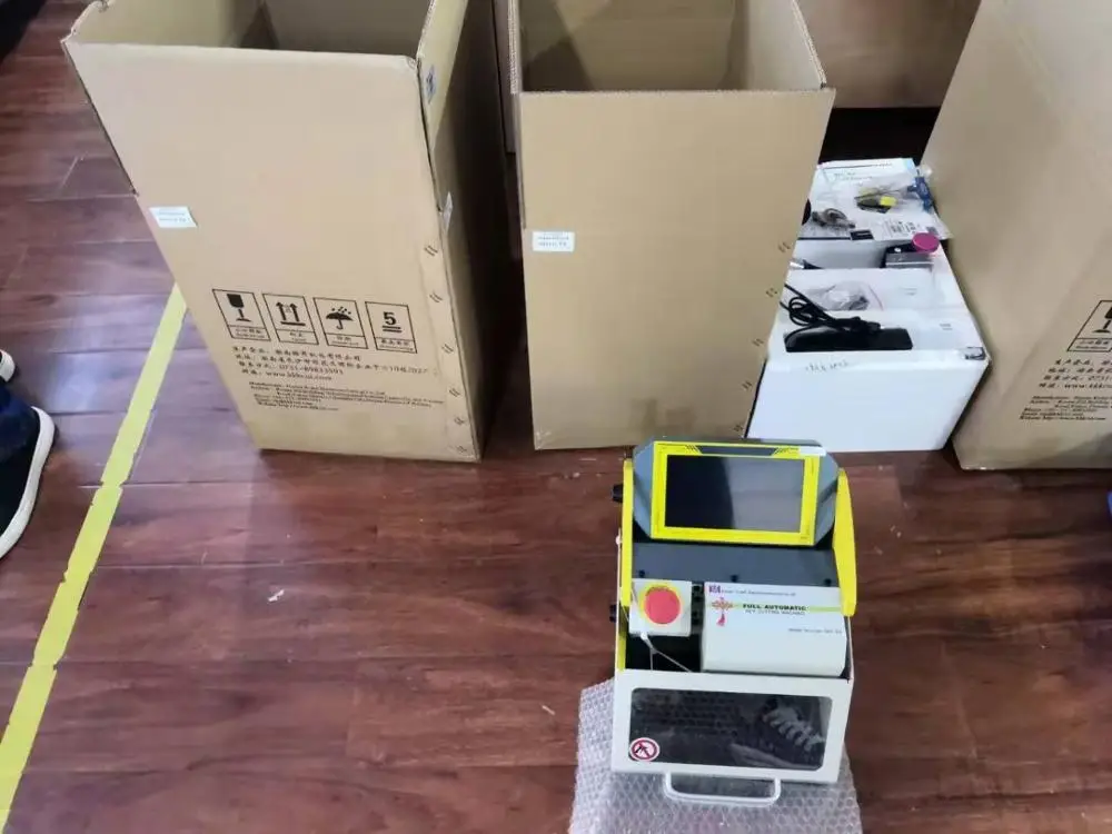 Can cut hu100 100-240v power Multi-language and functional SEC-E9 or Miracle A9 key cutting machine