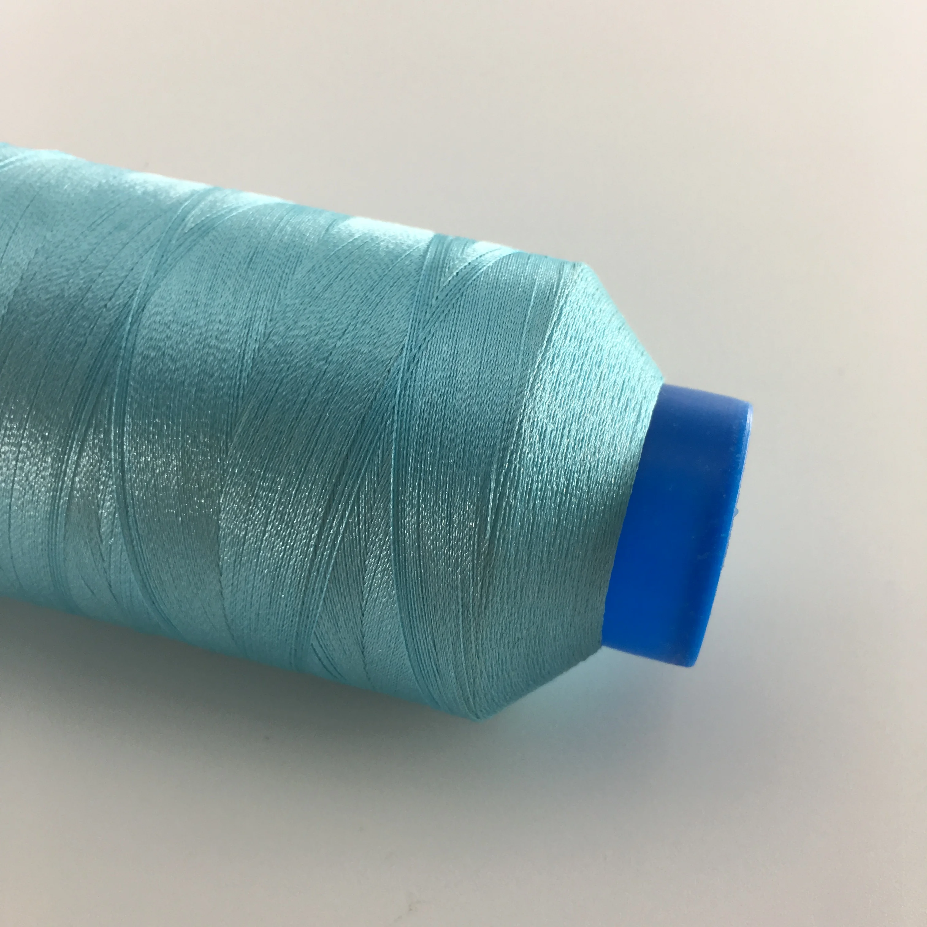 Factory Supply Less MOQ Hilo De Bordar 120D/2 5000Y 128g Golden Dyed Polyester Embroidery Thread for Machine