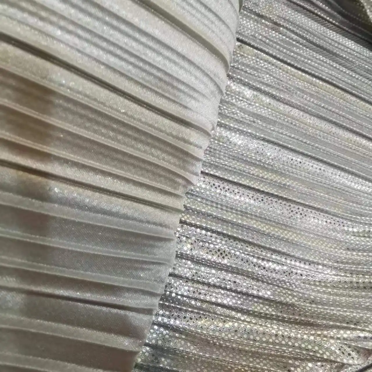 gilding crinkle glitter fabric   gradient organza fabric for costume Pleated fabric for designer DIY sewing