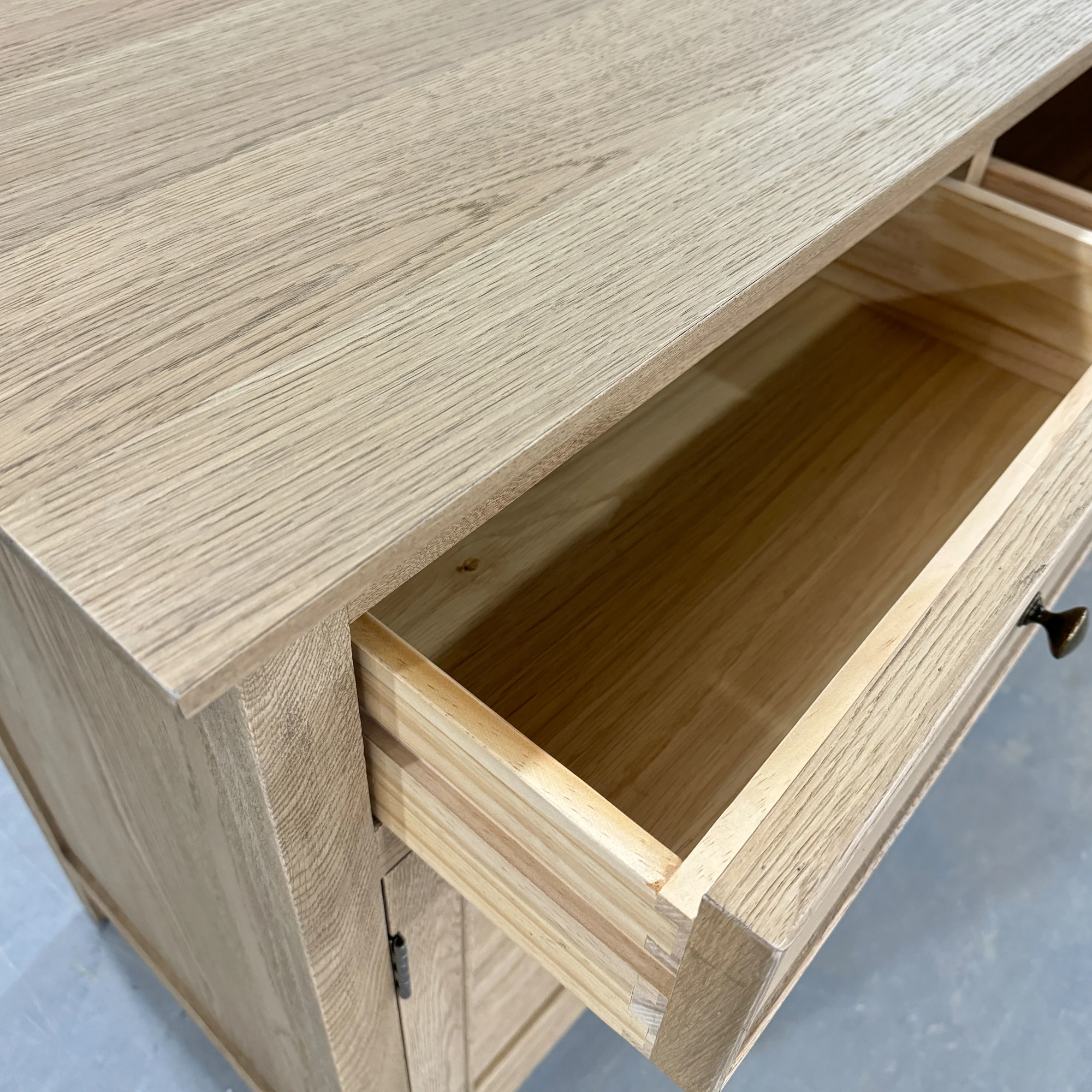 HL634 French Style High-quality Dining Furniture Natural Solid Oak 4 Drawer Storage Wooden Sideboard Buffet Cabinets