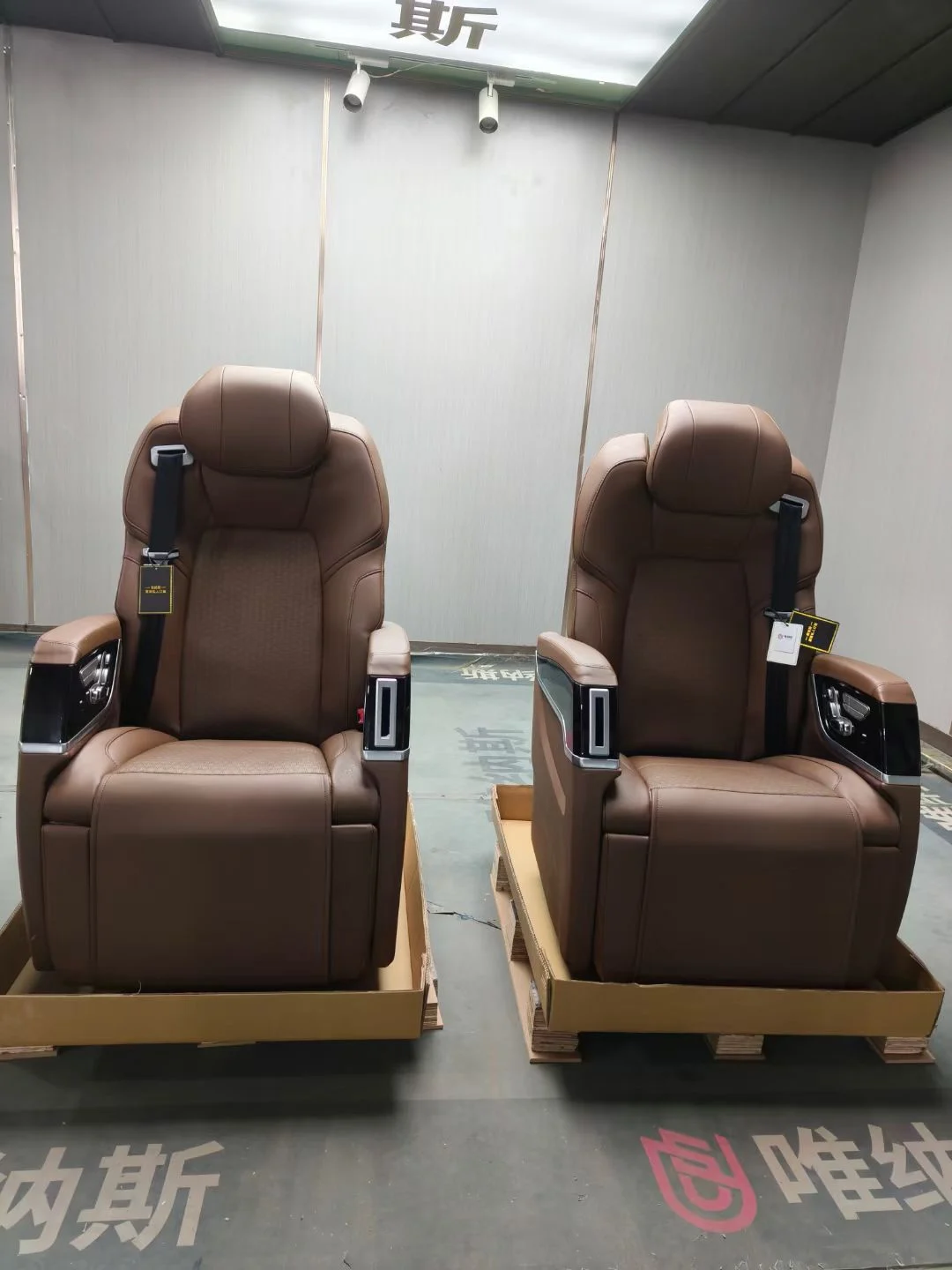 2024 New Technology Professional Manufacturing Synthetic Cloth Leather Seats For Lorinser