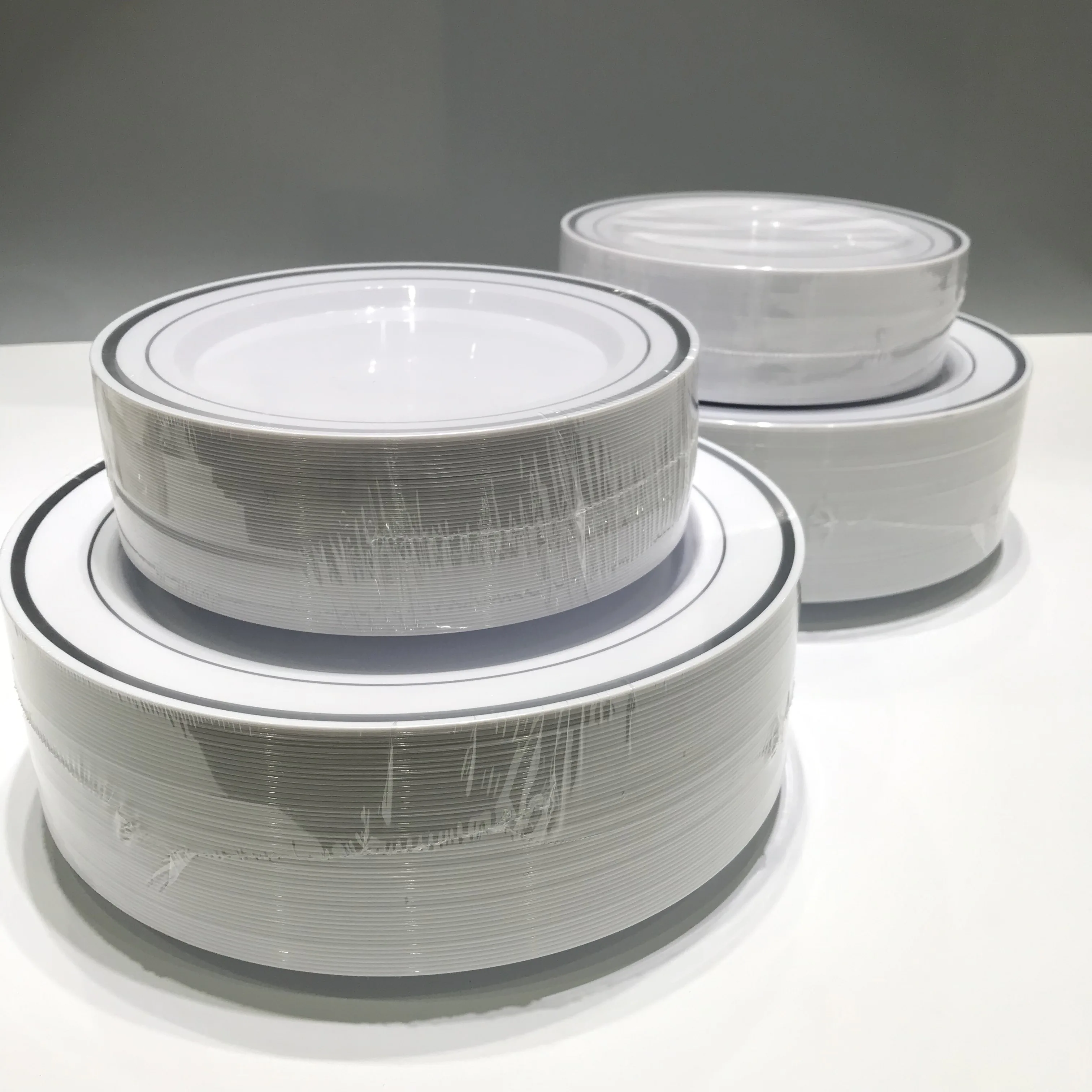 700 Piece Disposable Plastic Tableware for 100 Guests Disposable Silver Dinnerware Set for Wedding