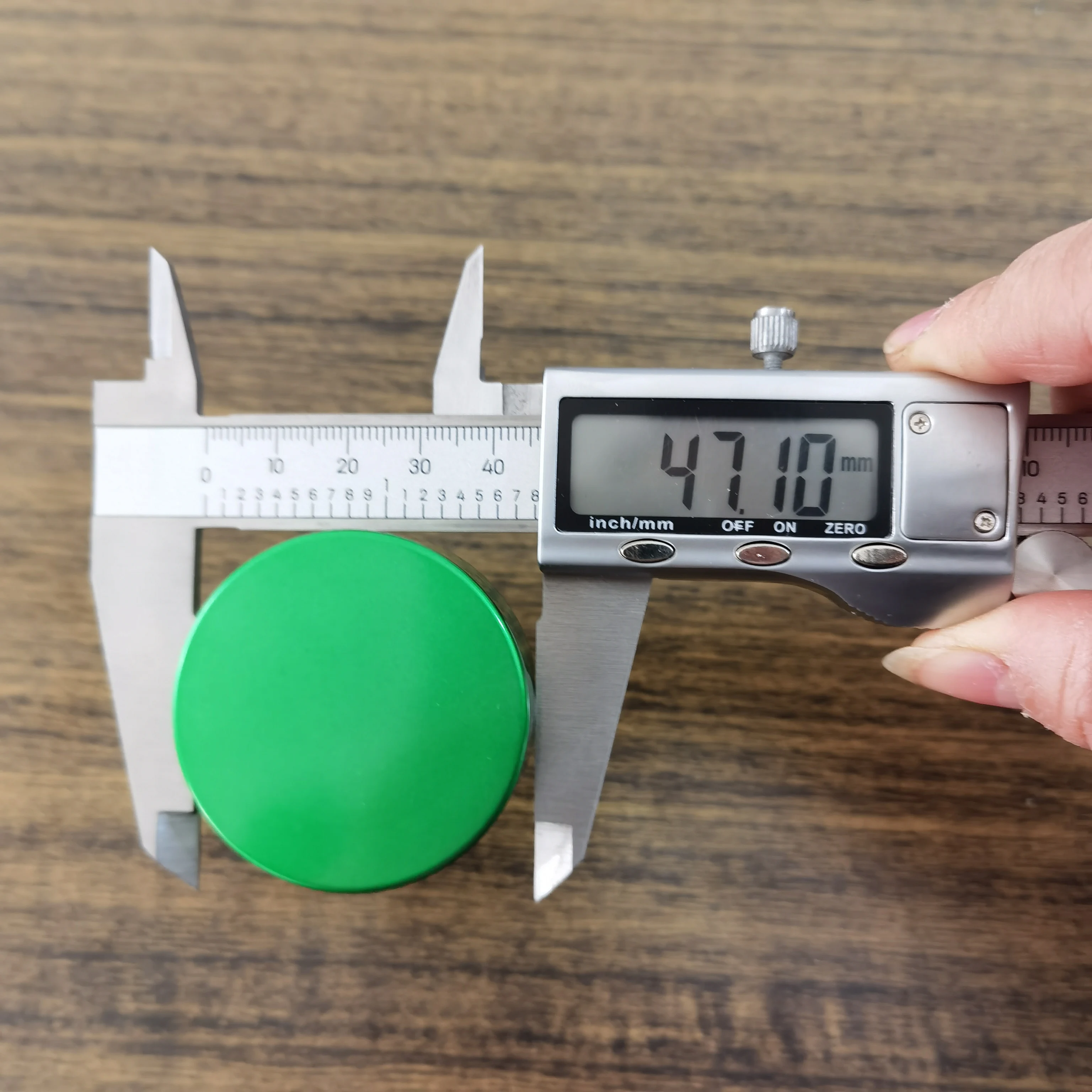 China Factory High Quality 33mm 38mm 45mm 53mm 70mm 89mm Aluminum Foil Cover Unishell Metal Cap Screw Cap For Bottle Packaging