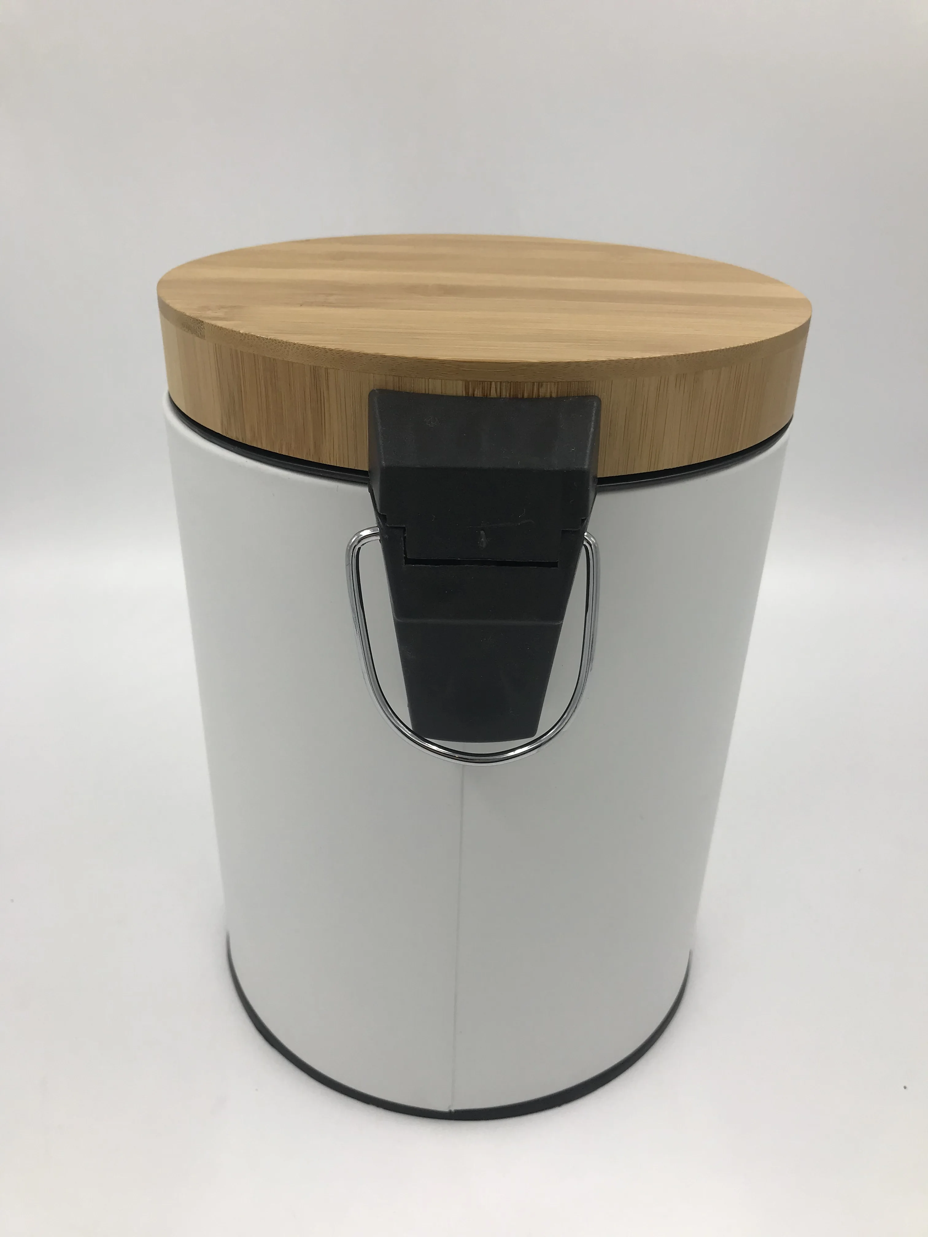Cheap Price Indoor White Round Metal  Bamboo lid and Foot Pedal Garbage trash can with Removable Inner Wastebasket