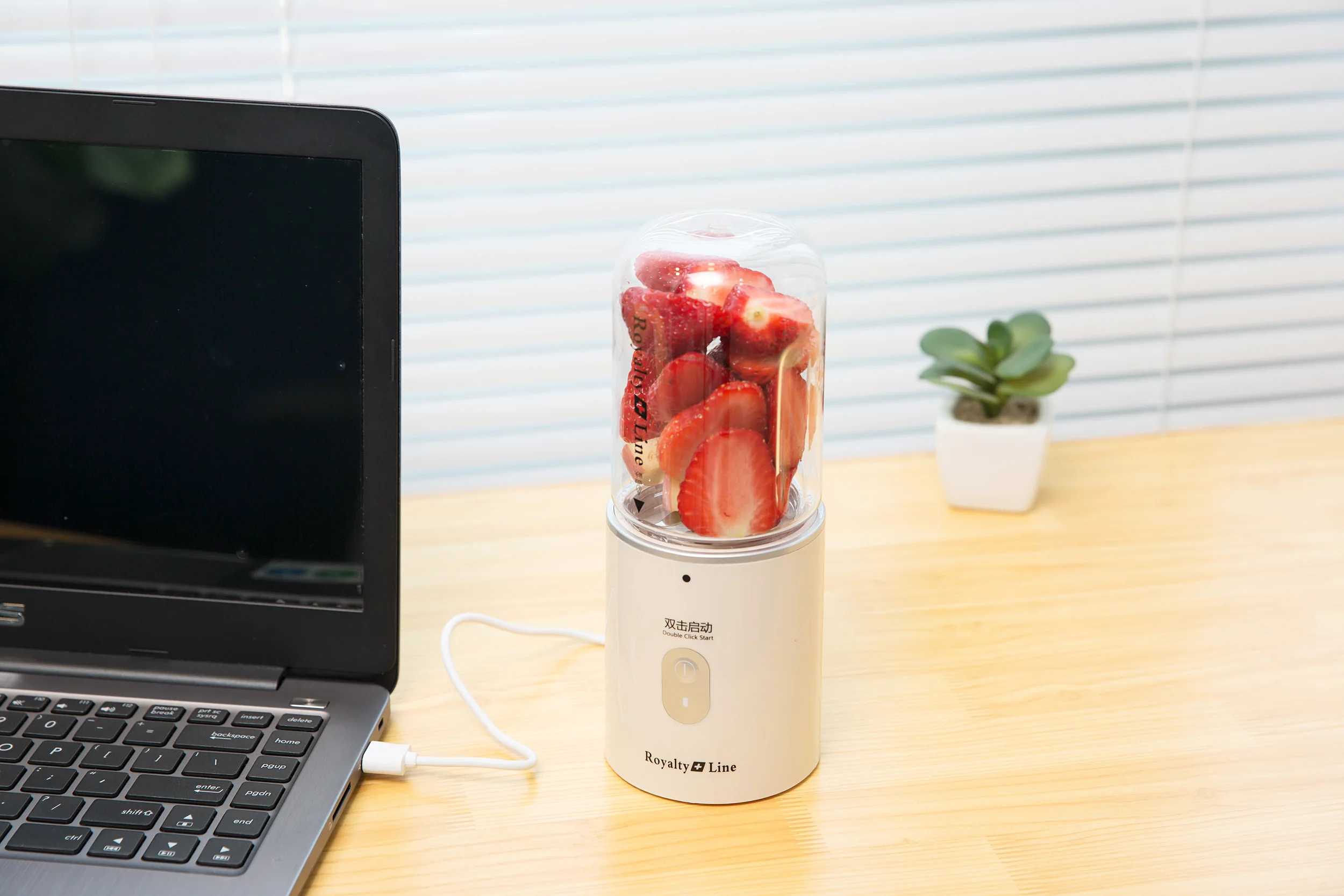 
Portable Mini Juicer Juice Machine USB Rechargeable Blender Mixer double click start Household Small Juice Extract fashionable 