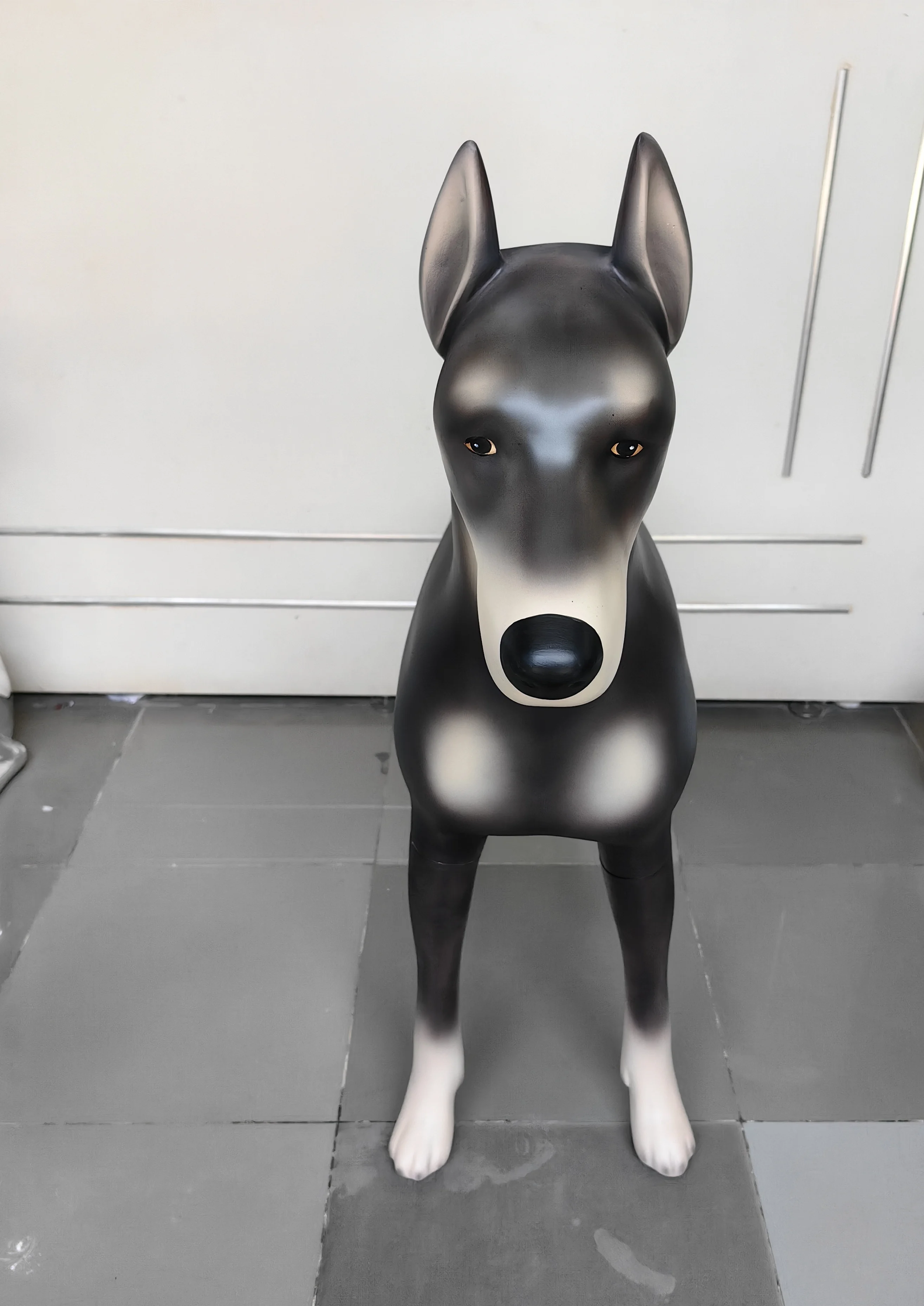 Новый Dober Классная модель собаки Стекловолоконный доберман в натуральную величину тканевый дисплей для домашних животных манекен из стекловолокна манекена собак