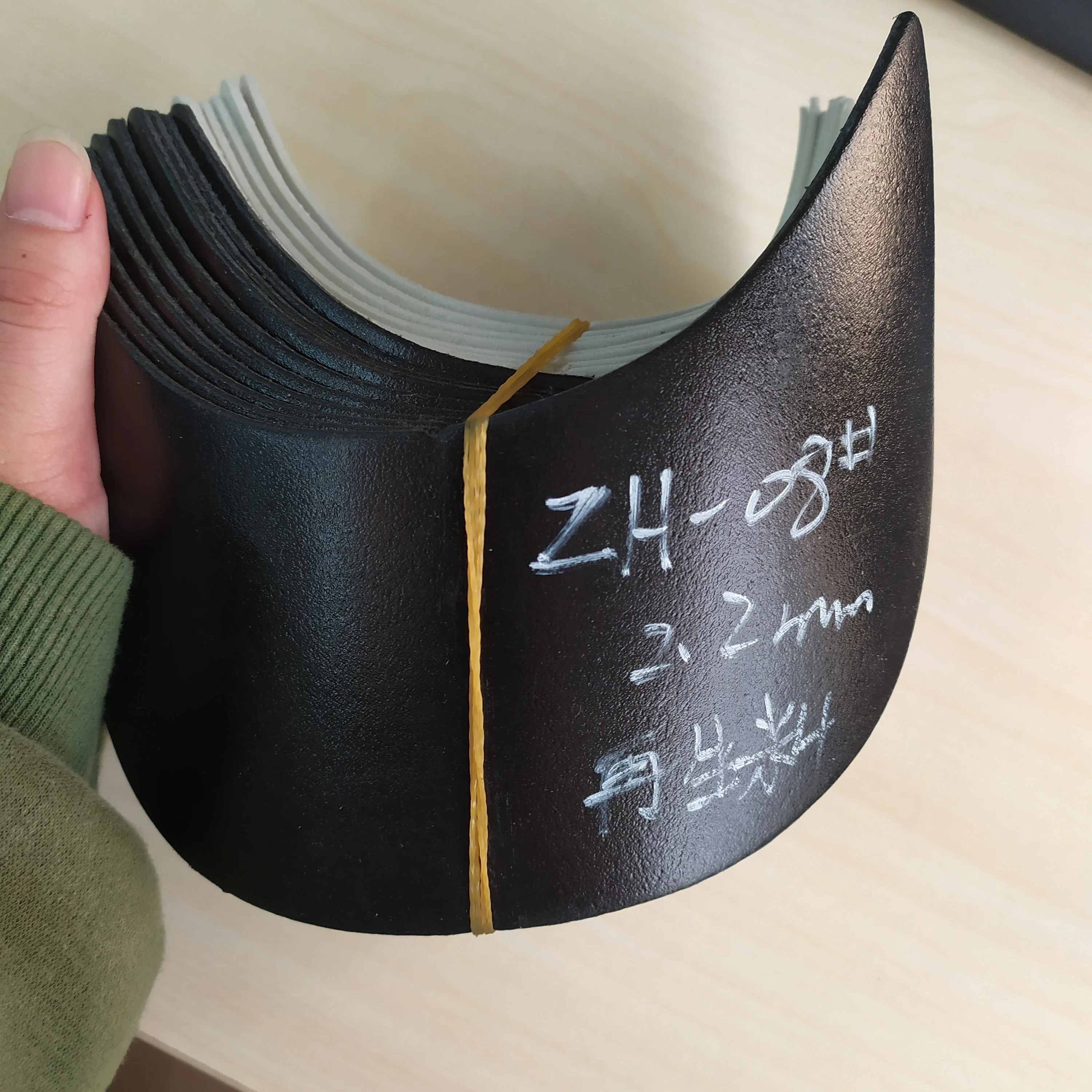 PE plastic visor cap hat brim inserts plastic baseball board cap peak Viseras de plastico visors