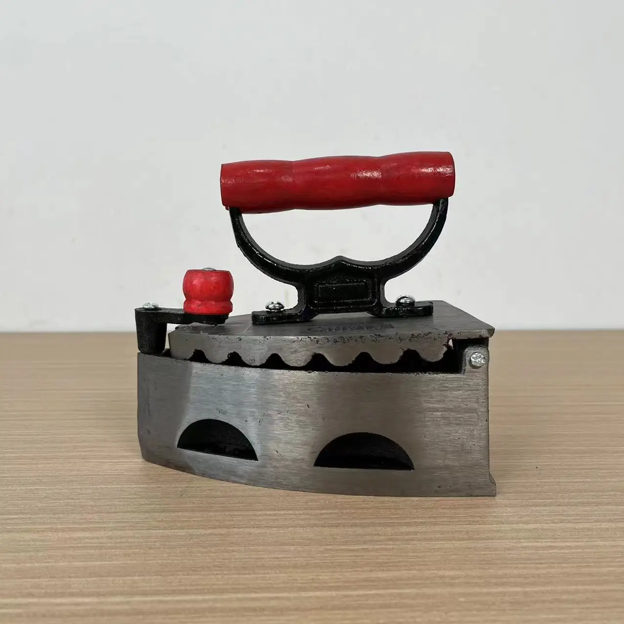 768# 707# 752# Manual Charcoal Iron Dry Box Aluminum Soleplates Electric Irons for Nigeria Market for Household Hotel Use