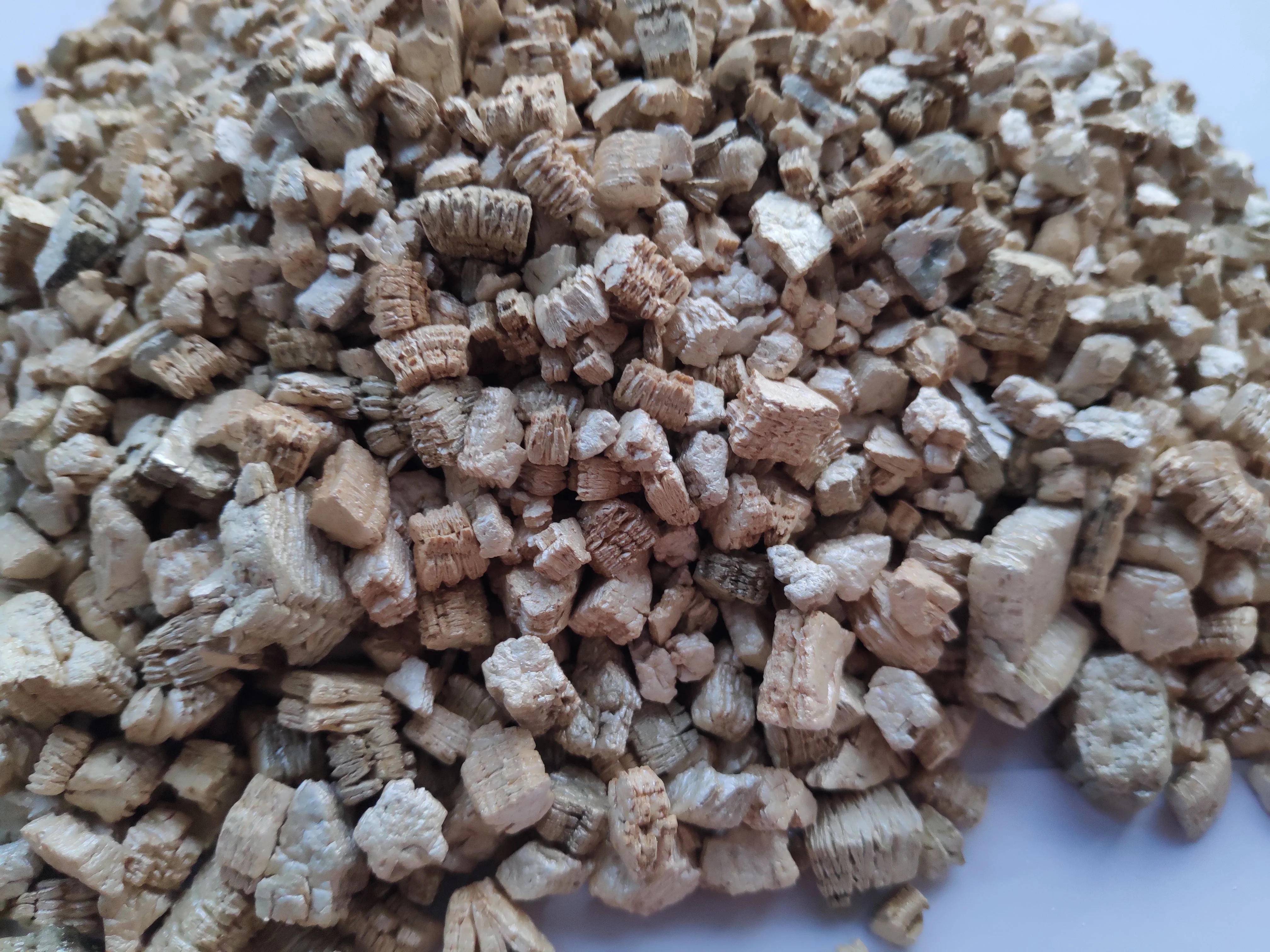 Vermiculite (6)