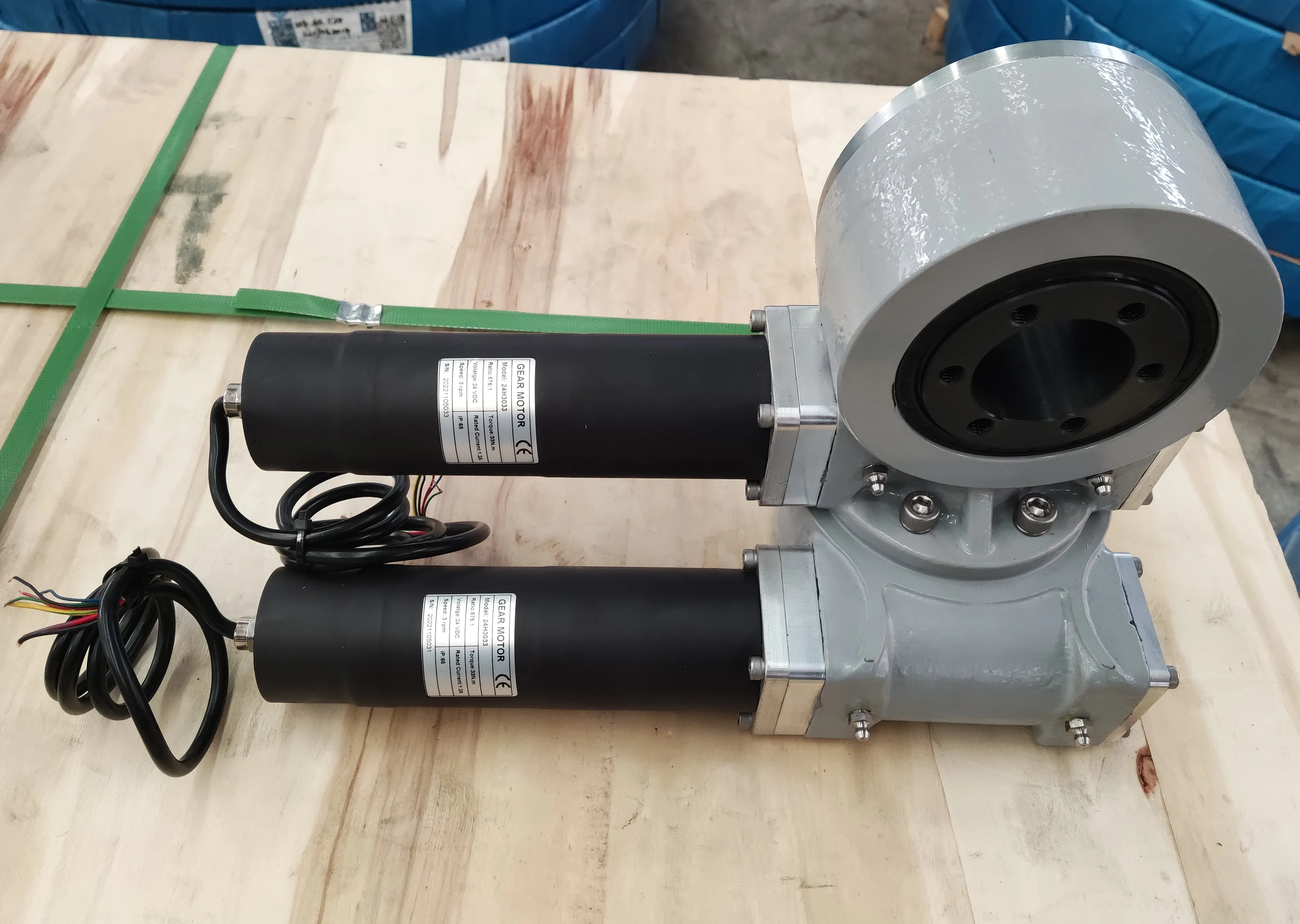 Slewing Drive for Single And Dual Axis Can Used for Wind Turbines And Solar Tracker