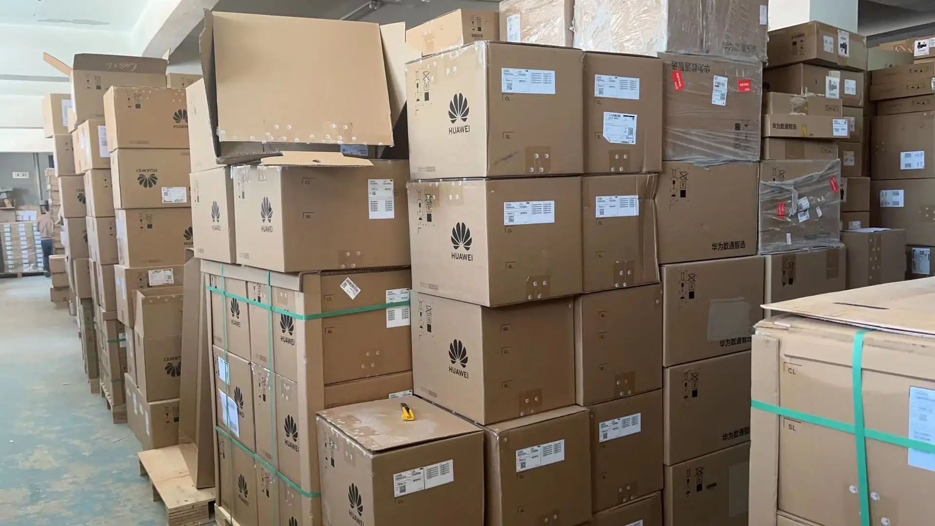 S5735-L32ST4X-A1 24 Port Gigabit Optical Fiber Switch