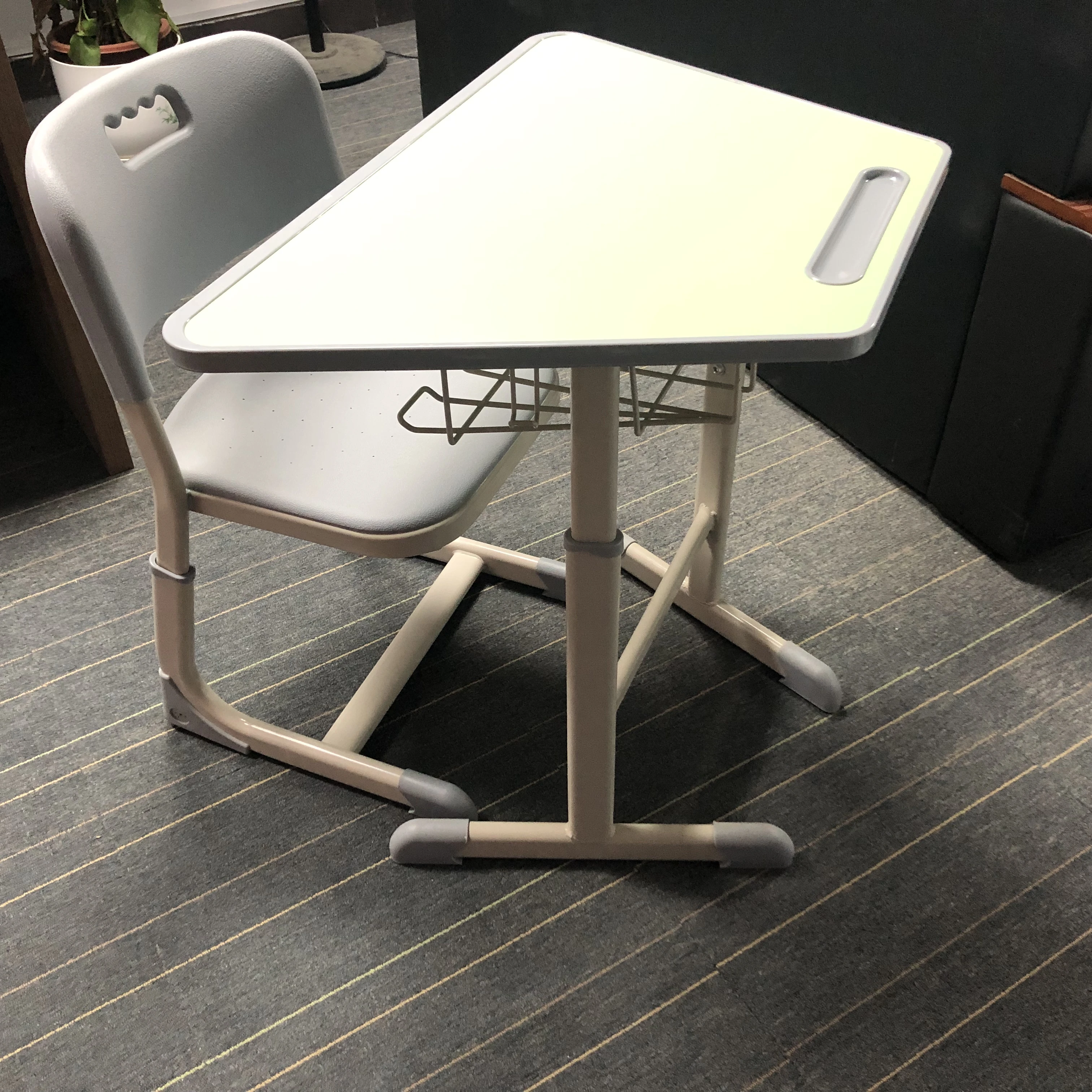 lot of Combination of circle tables and chairs  hexagonal table for school room meeting room