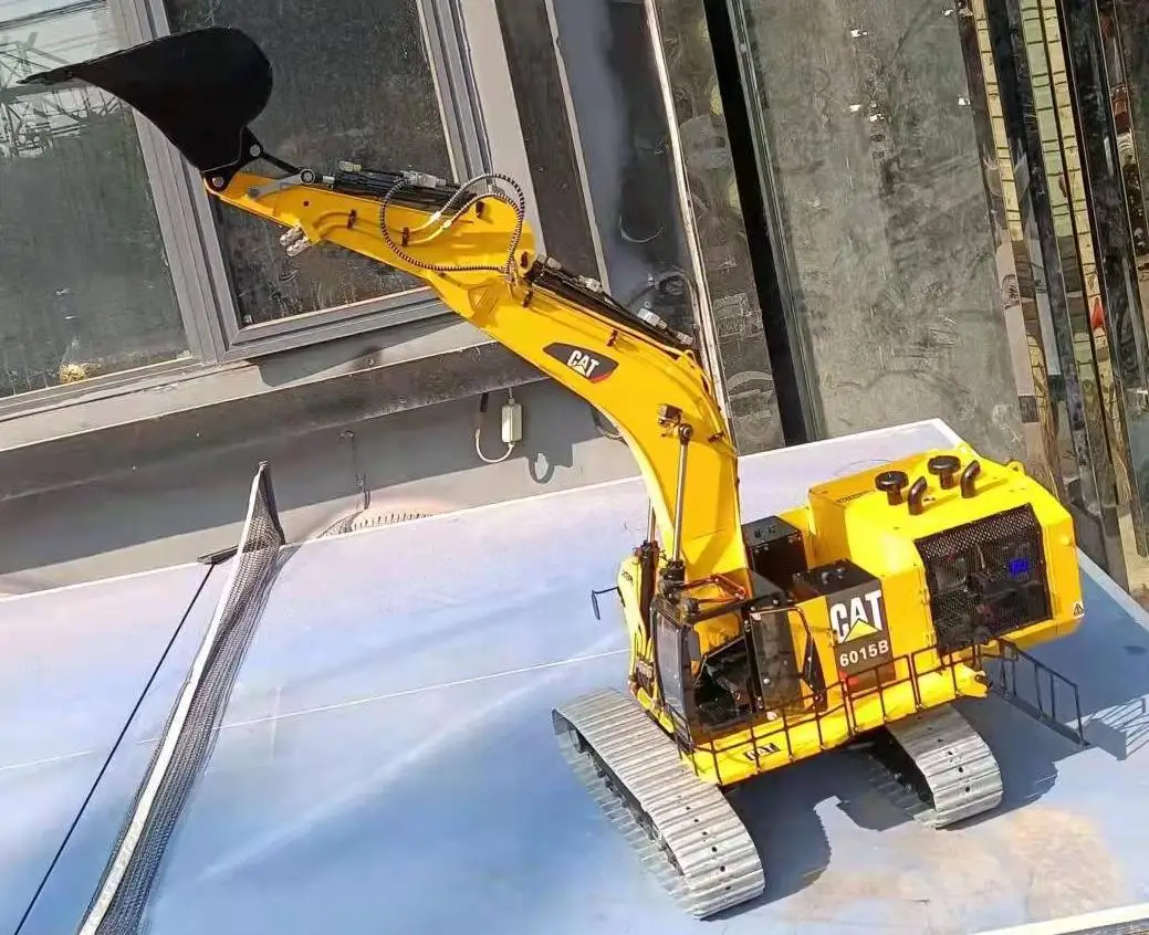 1 / 14 hydraulic excavator model (Carter 6015b)