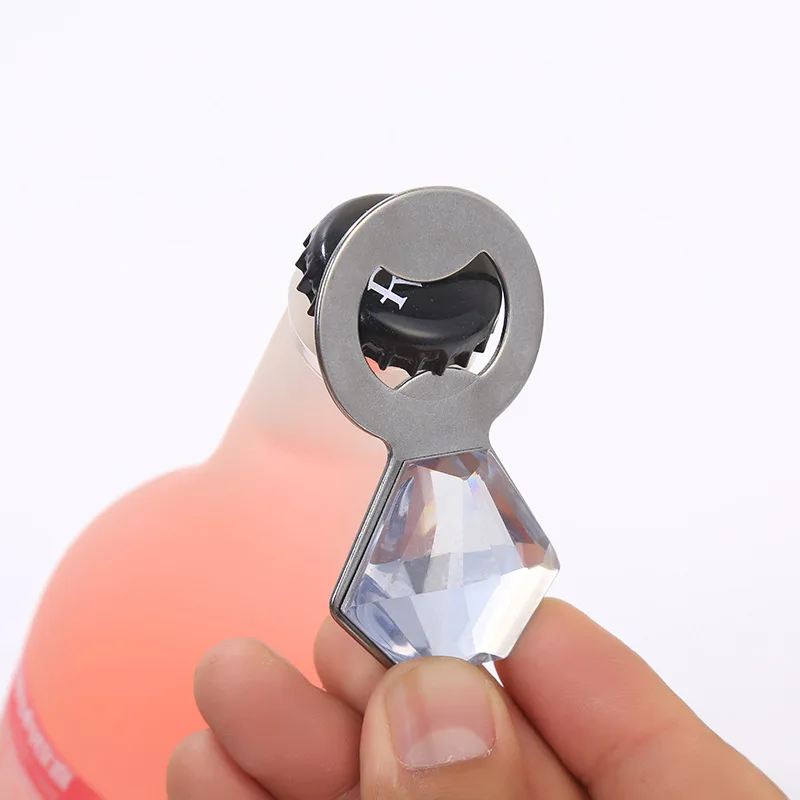 Factory Direct Commercial High Quality Fashion Design Diamond Ring King Crown Metal Bottle Opener