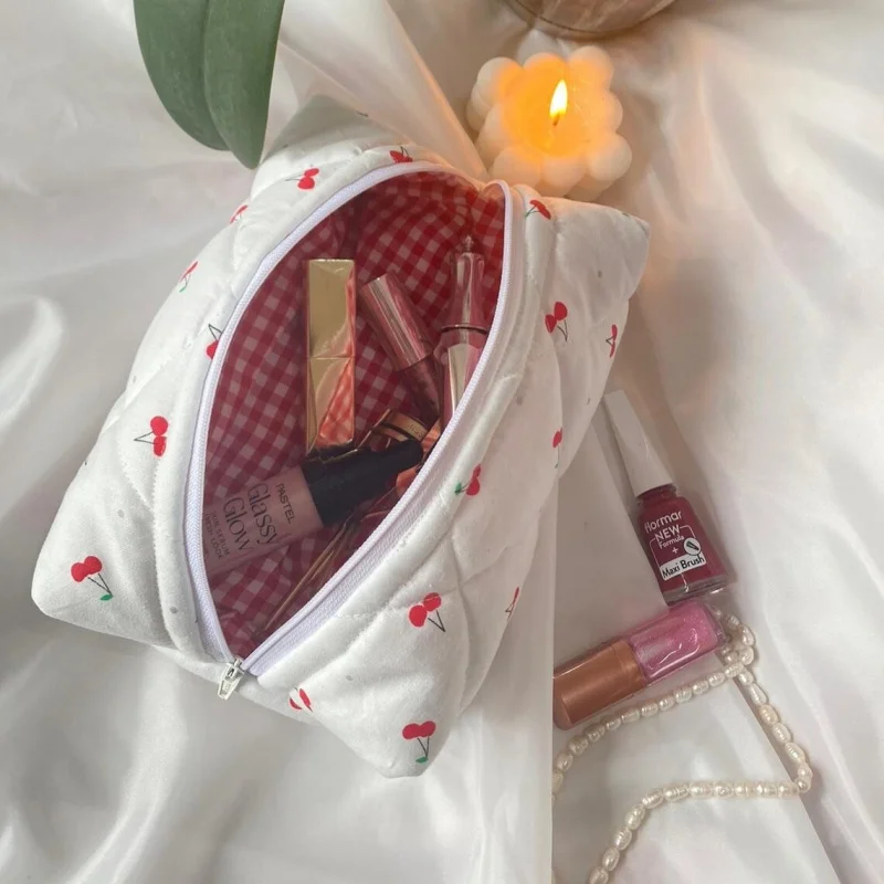 Wholesale Warm and fashionable soft Quilted Cosmetic Bag Cosmetic Pouch Cherry bow Heart Pattern makeup bag Christmas gift