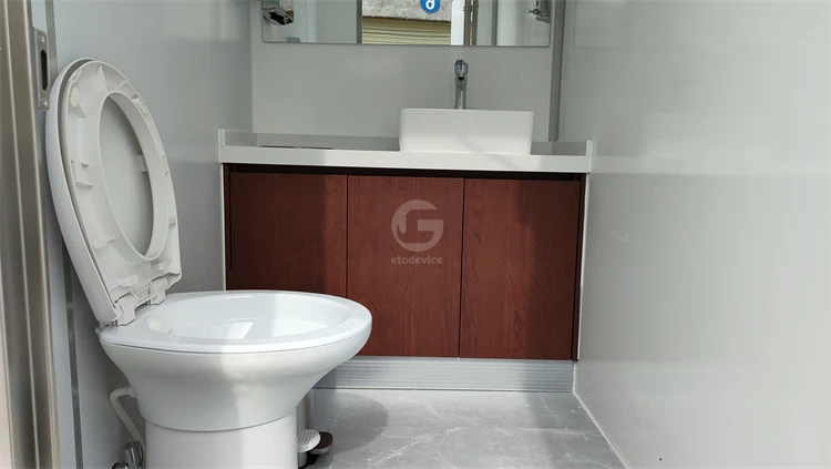 YITUO 3 stalls mobile toilets cabin movable container fiberglass high quality manufacturer camping restroom trailer