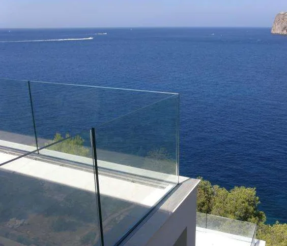 Customized Design Glass Balustrade  Deck Fences Glass Rails External Guardrail  for Aisles Porch