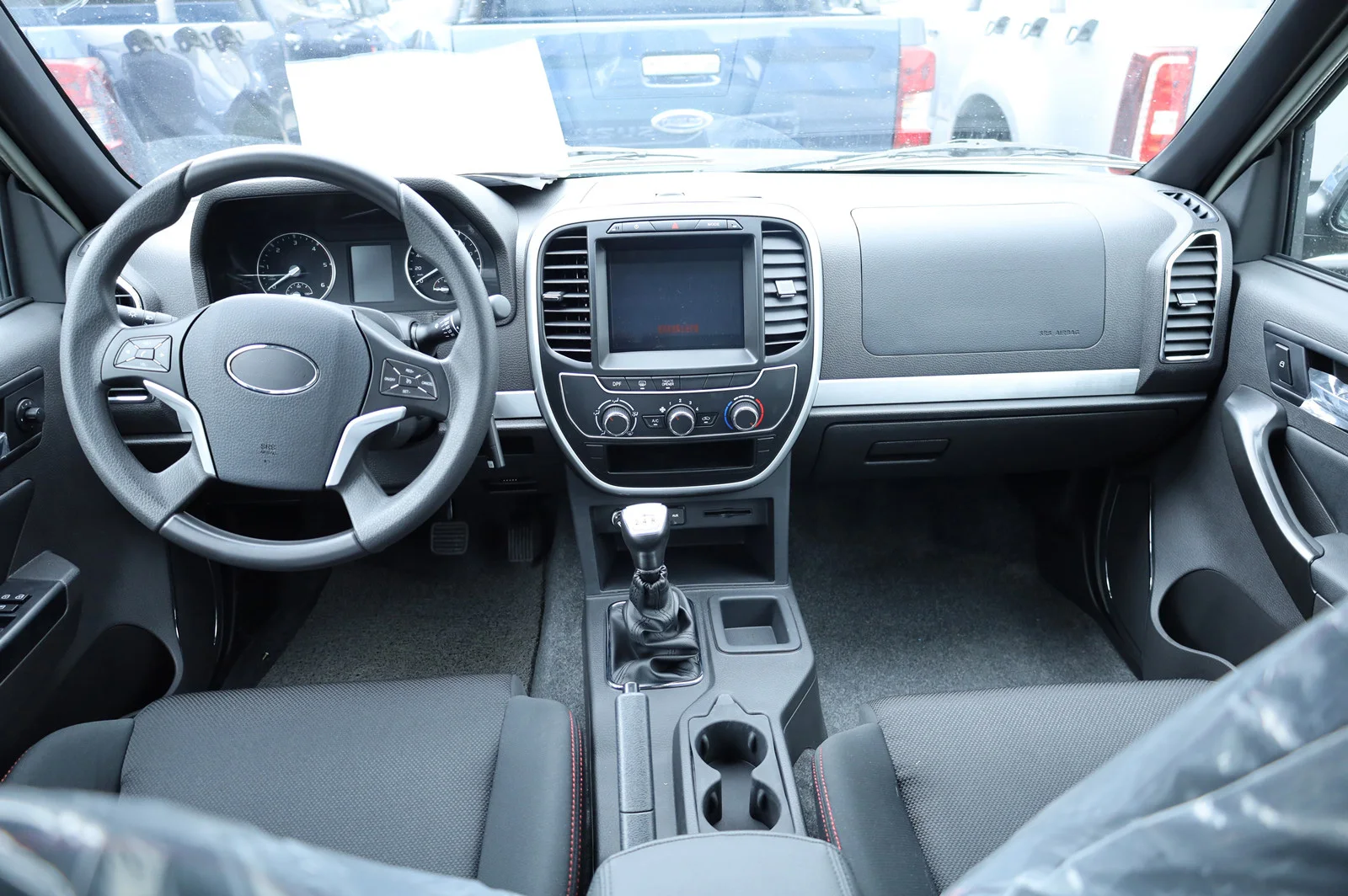 New Appearance TF Pick up two colors double cabin 4x4 diesel engine pickup truck mini cargo trucks for sale