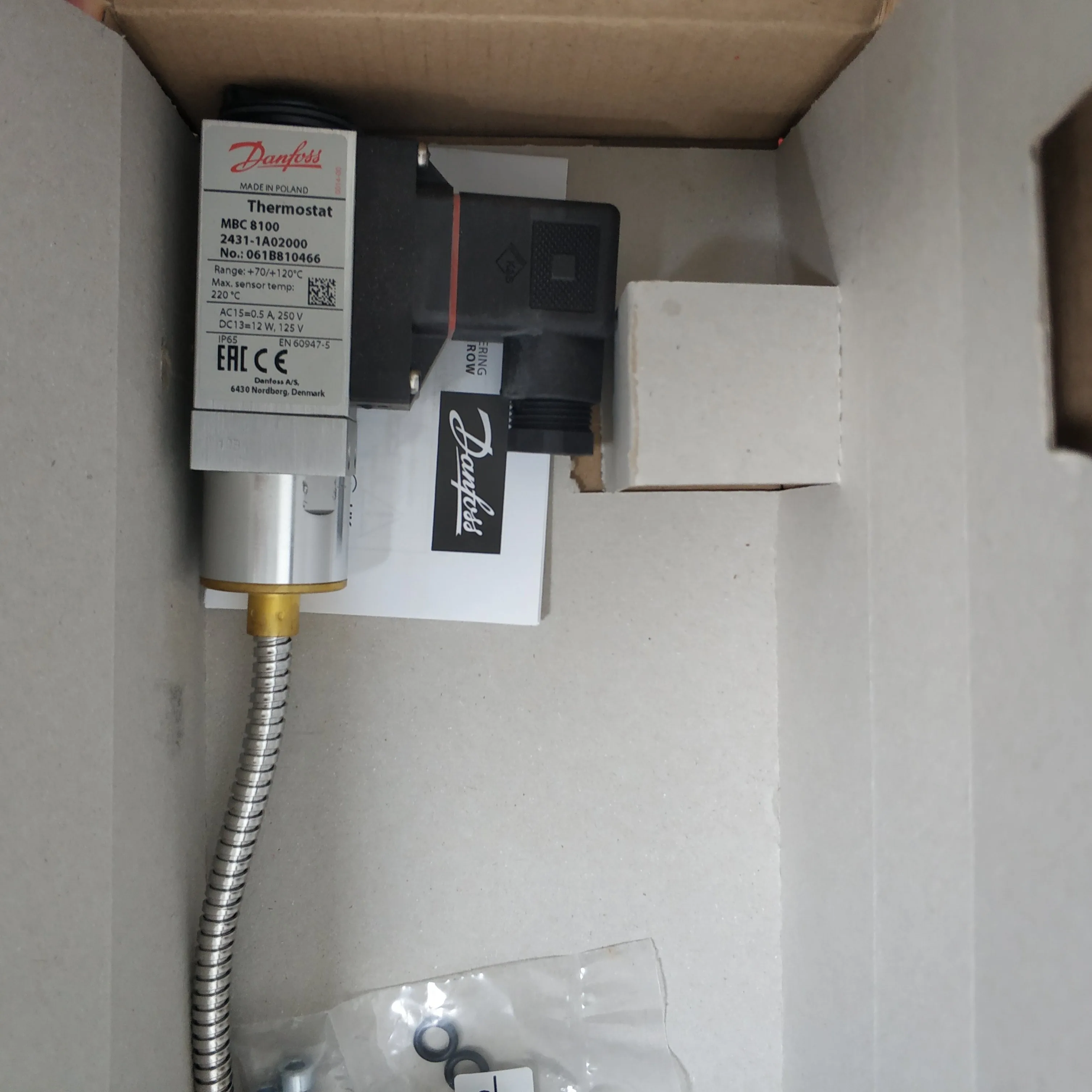 Danfoss thermostat type MBC 8000 and MBC 8100 061B810466  temperature controller