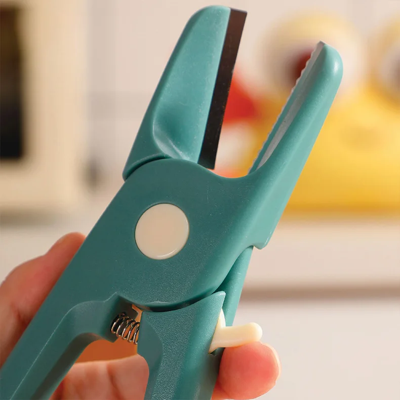 Chestnut clip pecan walnut pliers almonds crackers  chestnut opener nut sheller Chestnut Walnuts abs household hazelnut tongs