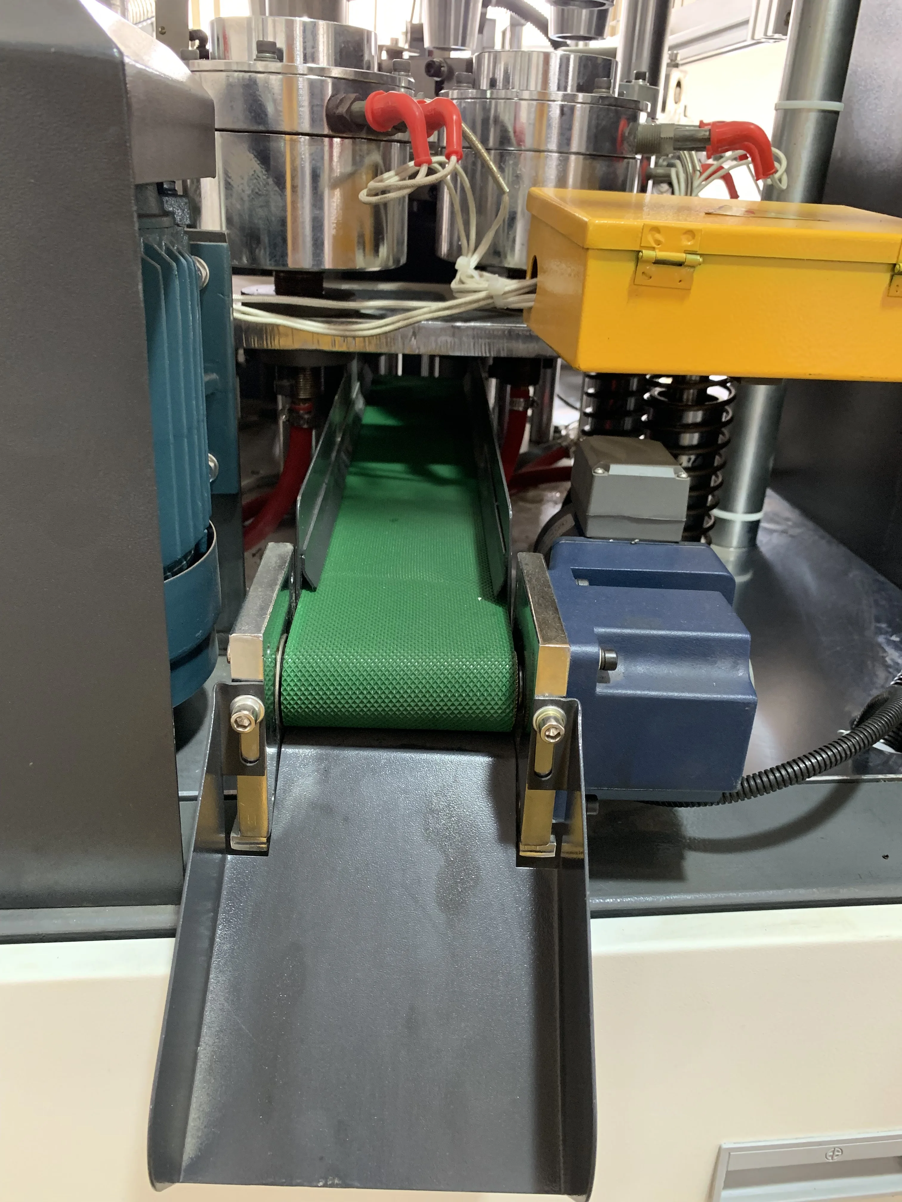 High Quality Automatic Paper cup making machine price,disposable paper glass machine