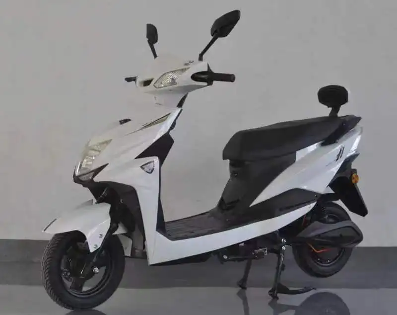 electric moped scooter with 1000W motor and 45km/h