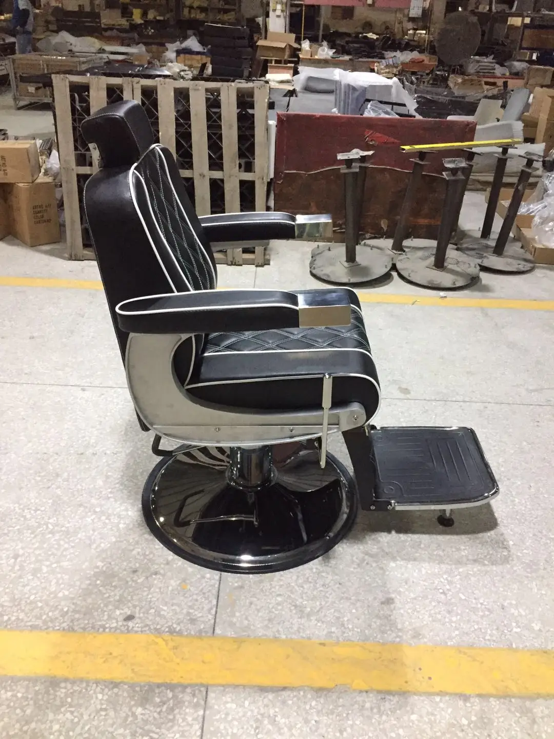 Black Classic Shape Hydraulic Barber Chair Leather Diamond Pattern Embroidery Salon Furniture Hairdresser Barber Chair