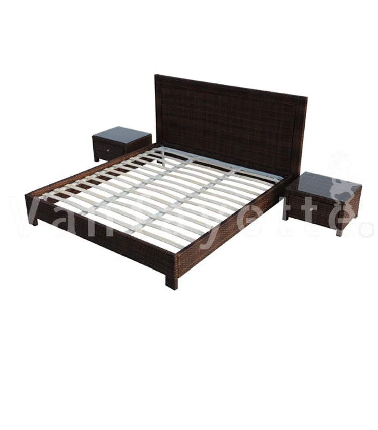 Напольная Крытая кровать из ротанга Queen King Size с ночным столиком