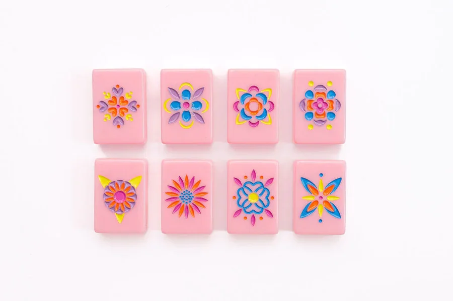 Custom Acrylic Petal Pink Mahjong Tiles Creative Modern Acrylic Mahjong Game Set Entainment For Living Room