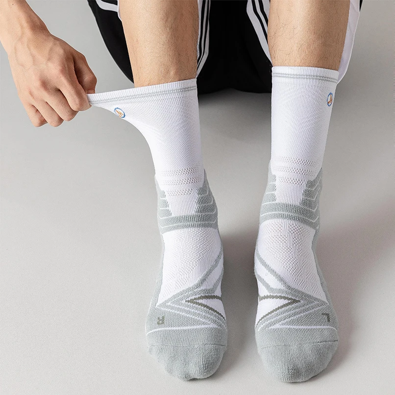 Non-slip Athletic Soccer Grip Socks Anti Slip Football Socks for Men Customized Wholesale Custom Performance Sports Knitted