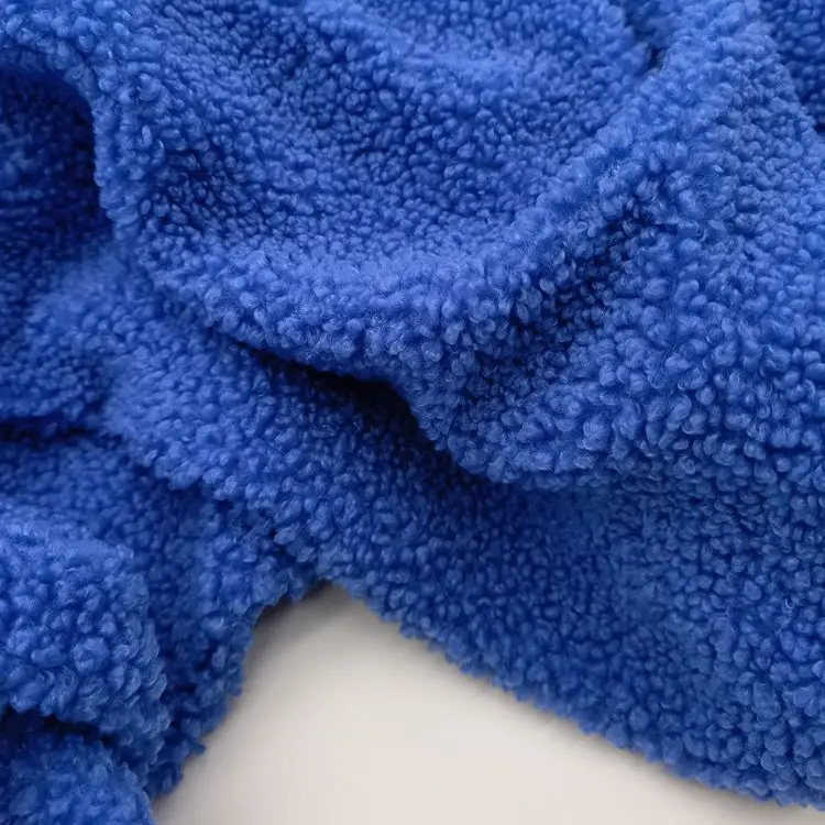 Оптовая продажа мягкая теплая 100% Полиэстеровая флисовая ткань плюшевая для одежды игрушечное одеяло