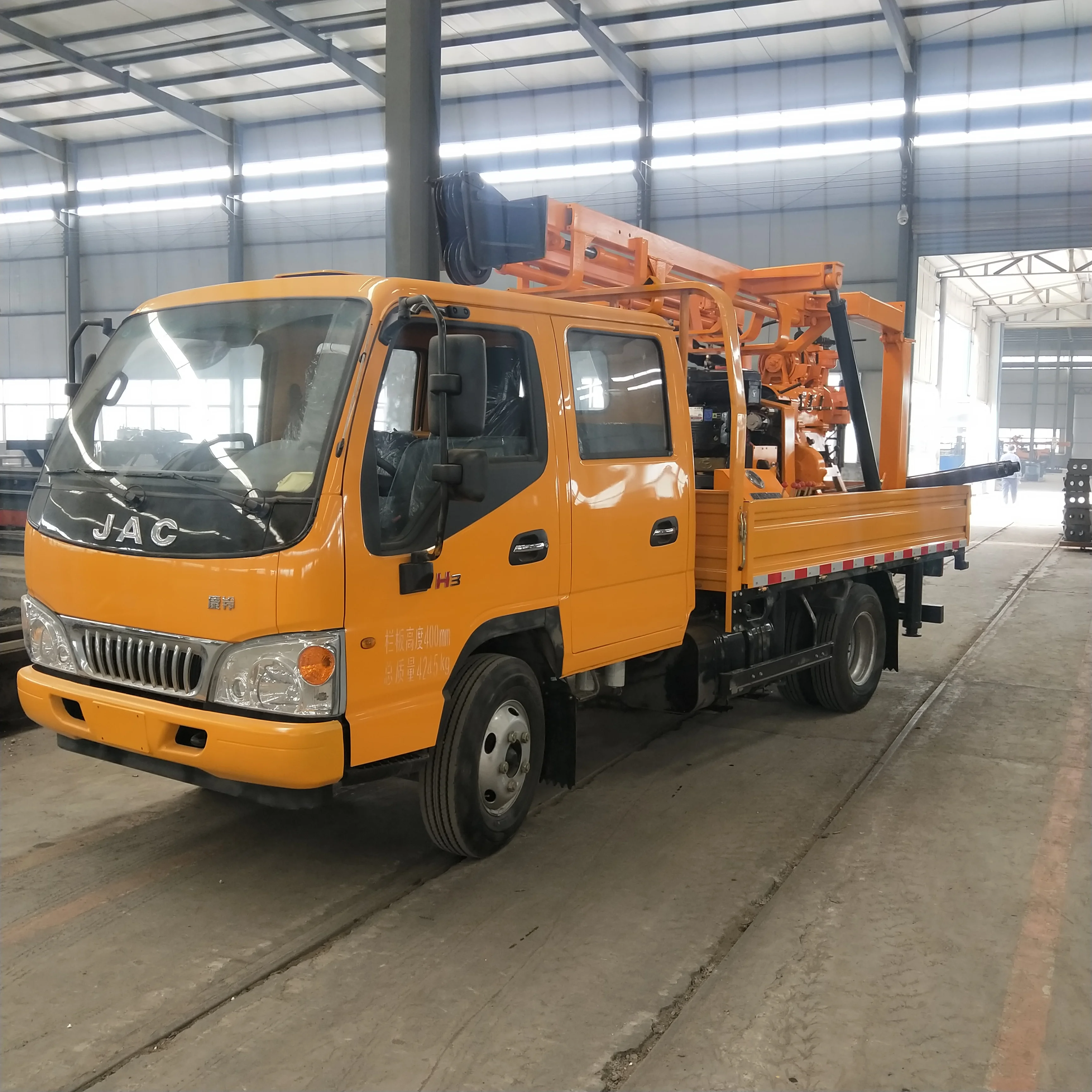 Easy to operate car mounted well drilling machine / well digging machine / bore well drilling machine price